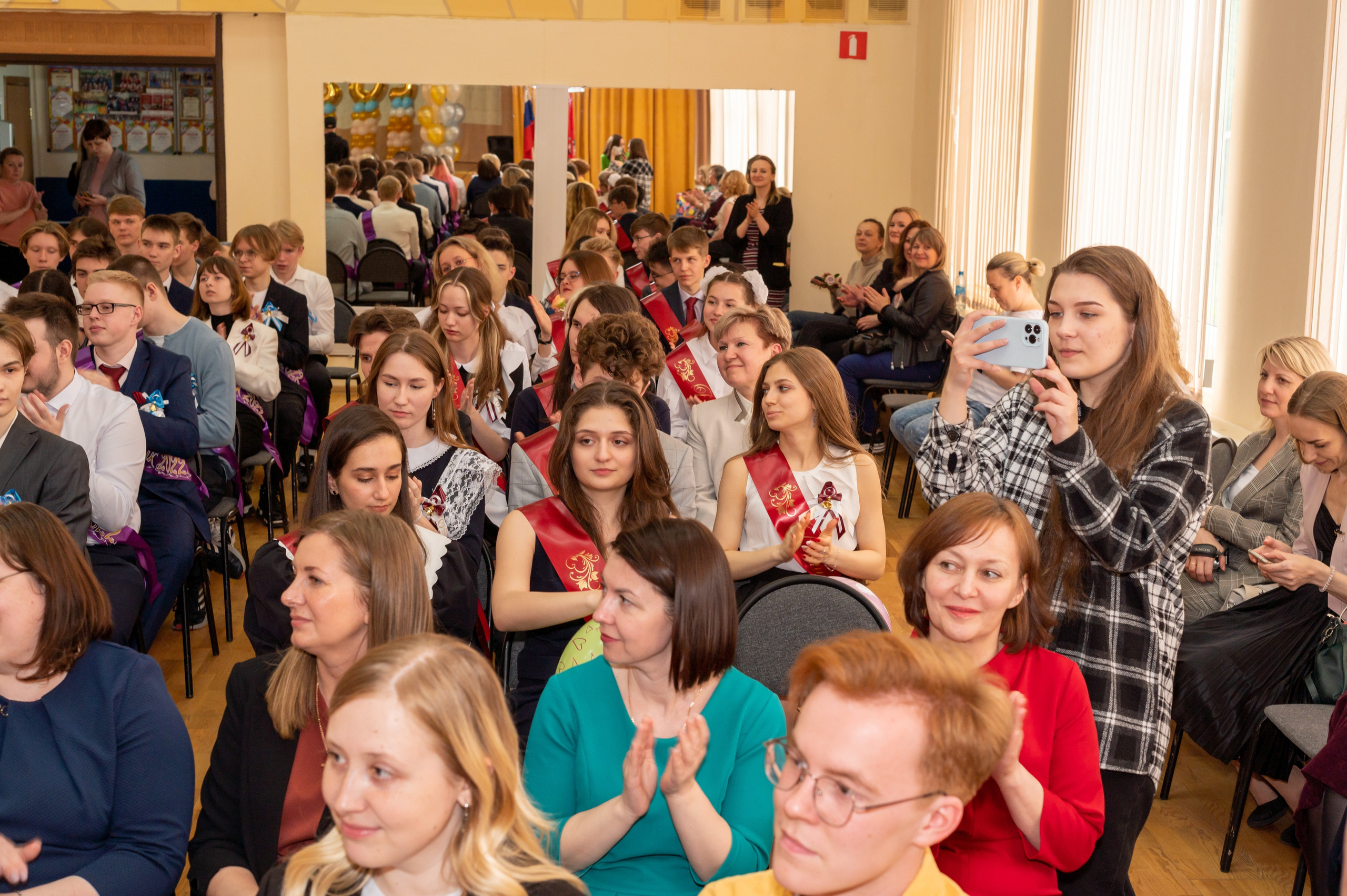 Последний звонок Школа 1412. Детский и семейный фотограф г. Москва Оксана Катаджи