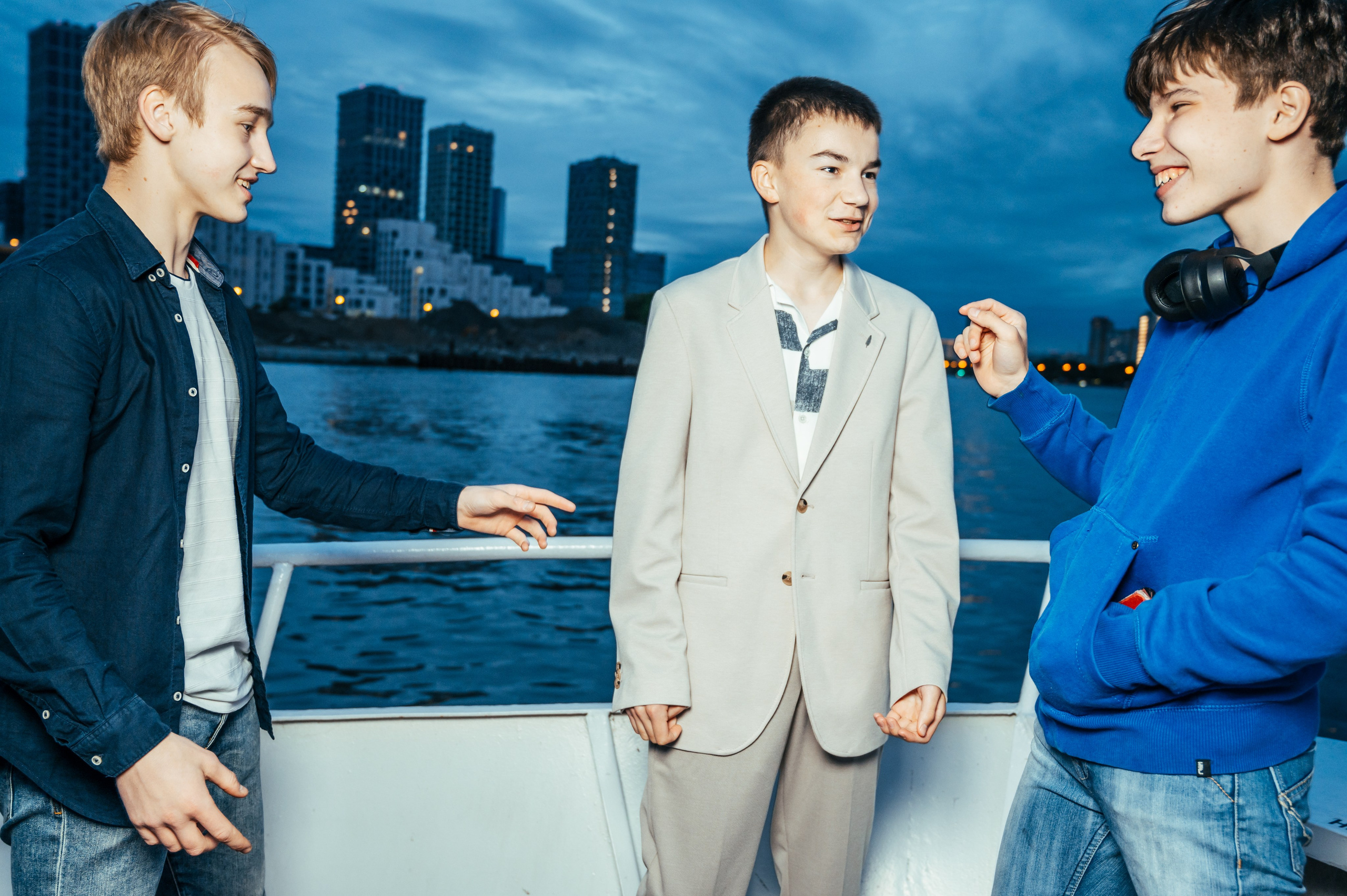 Последний звонок. Анастасия Петрович фотограф, фотокорреспондент в Москве и Санкт-Петербурге. Фотосъёмка репортажа, мероприятия, корпоративная съёмка, контент