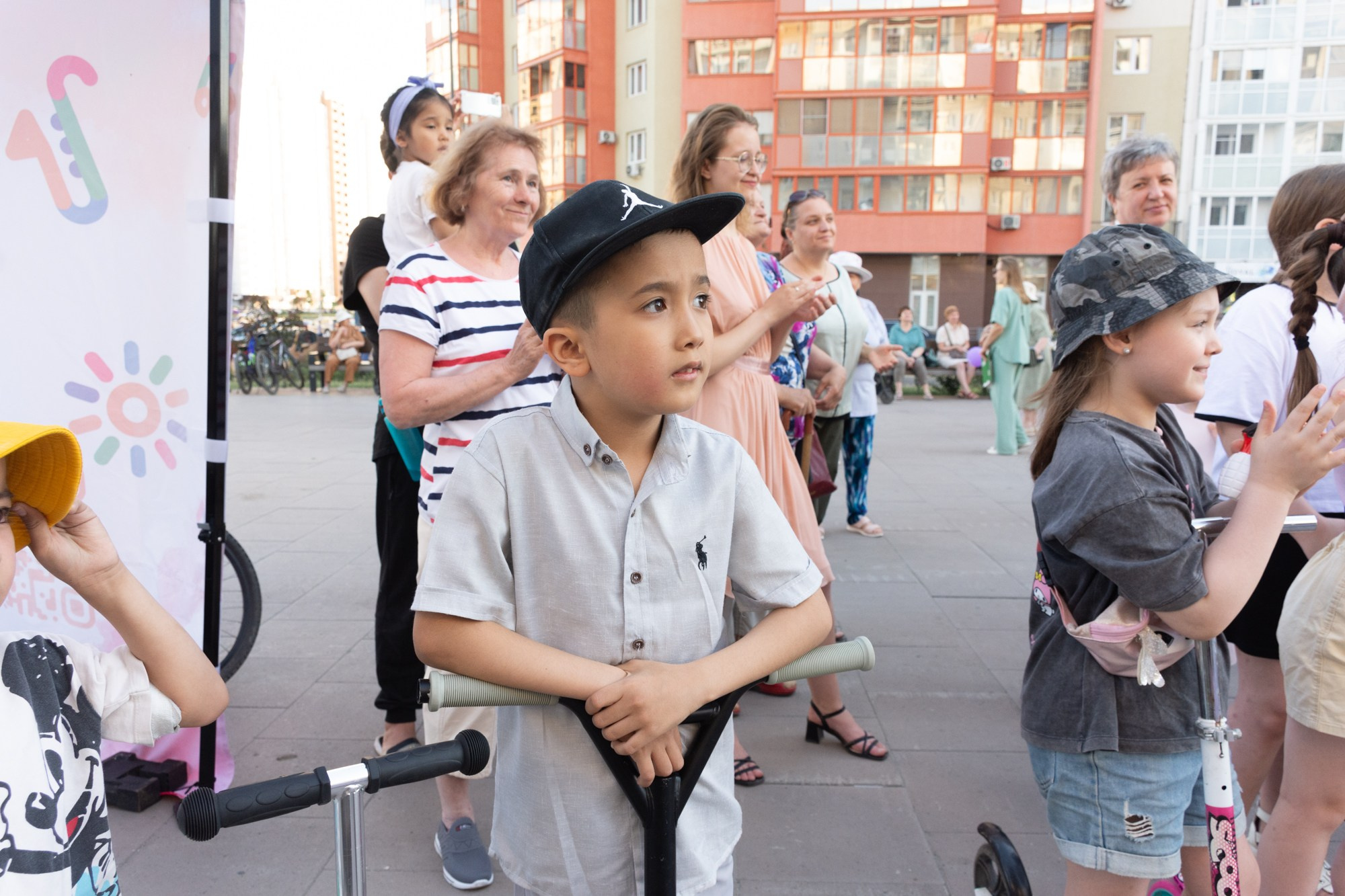 Фестиваль современного исполнительского искусства (Сквер Академ Риверсайд). Фотограф Максим Буряк