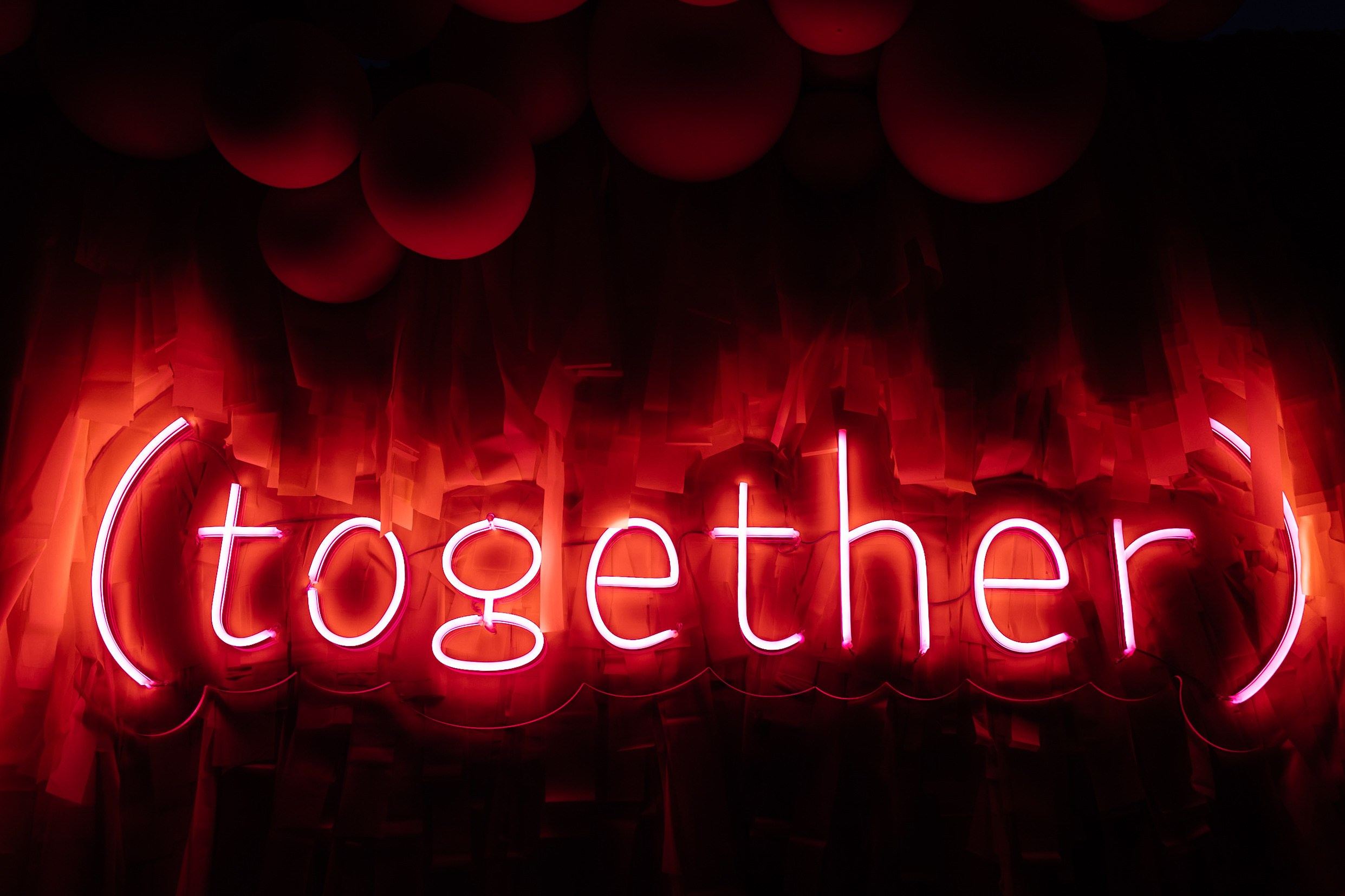 HOLDING_OUT_OF_THE_HERO. Wedding photographer in Europe