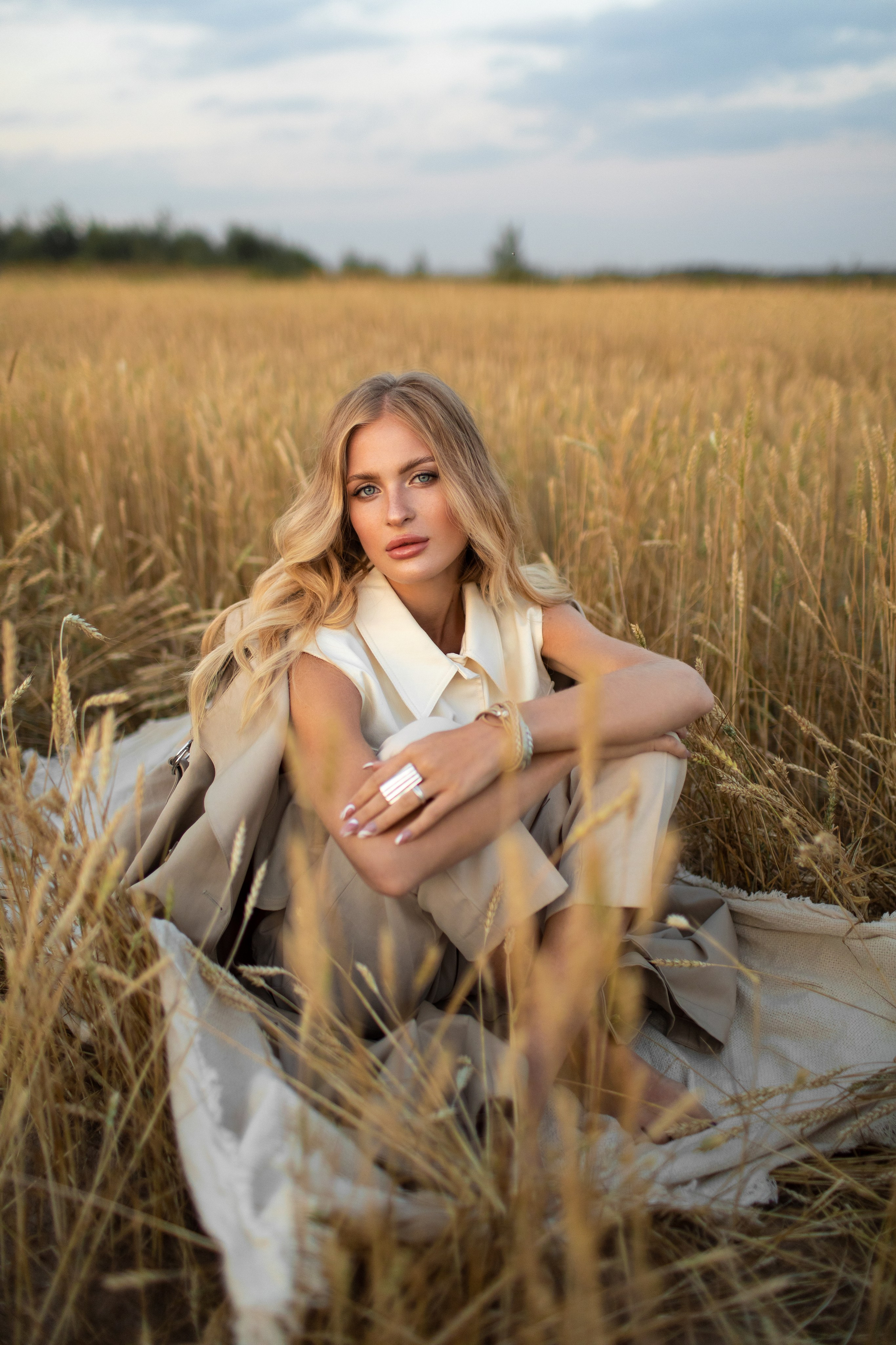 Модельная съемка в поле. Главная