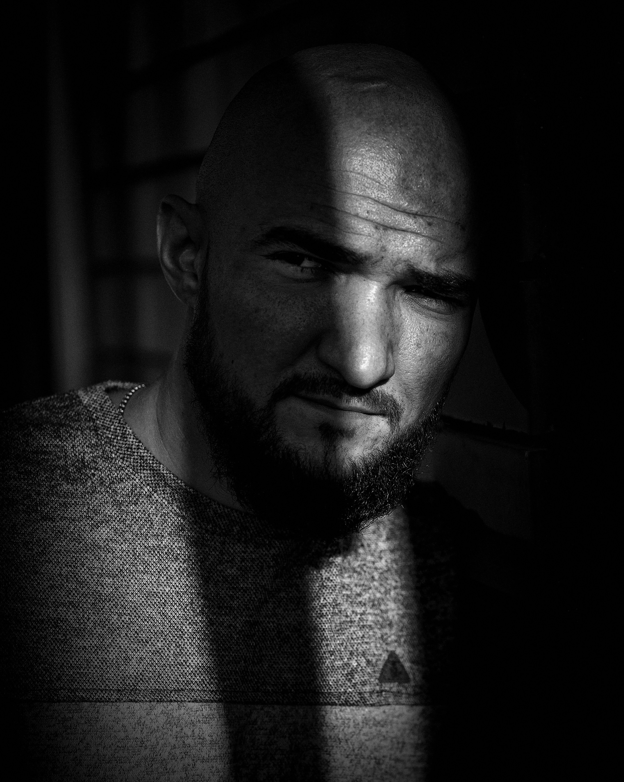 Мужской портрет подчеркивает мужественность, силу и харизму модели. Медиапродюсер, фотограф в Минеральных Водах —Виктор Холодов