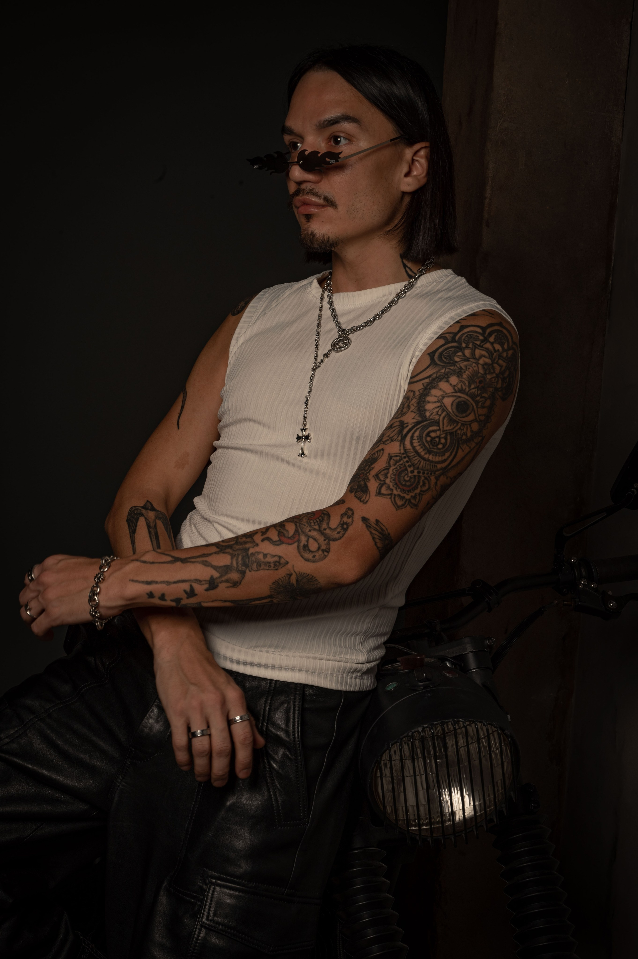 Мужской фотограф СПБ. Профессиональный фотограф беременности в СПБ. Стильные фотосессии беременности в стиле минимализм и классическая фотография