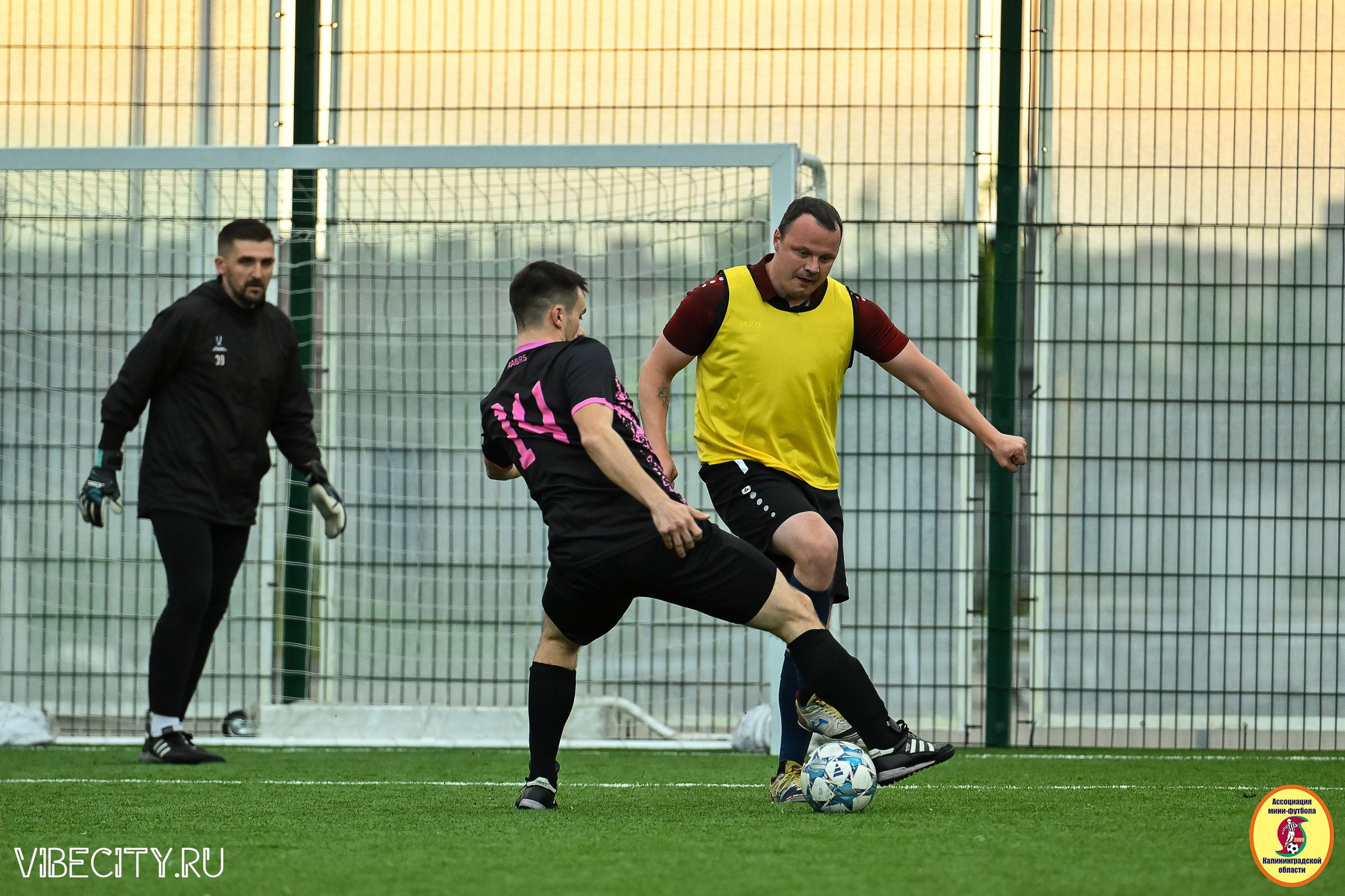 ИГРЫ МИНИ-ФУТБОЛЬНОЙ ЛИГИ. VIBECITY.RU Вайб Сити Ру Фоторепортажи Фотоотчеты Калининград