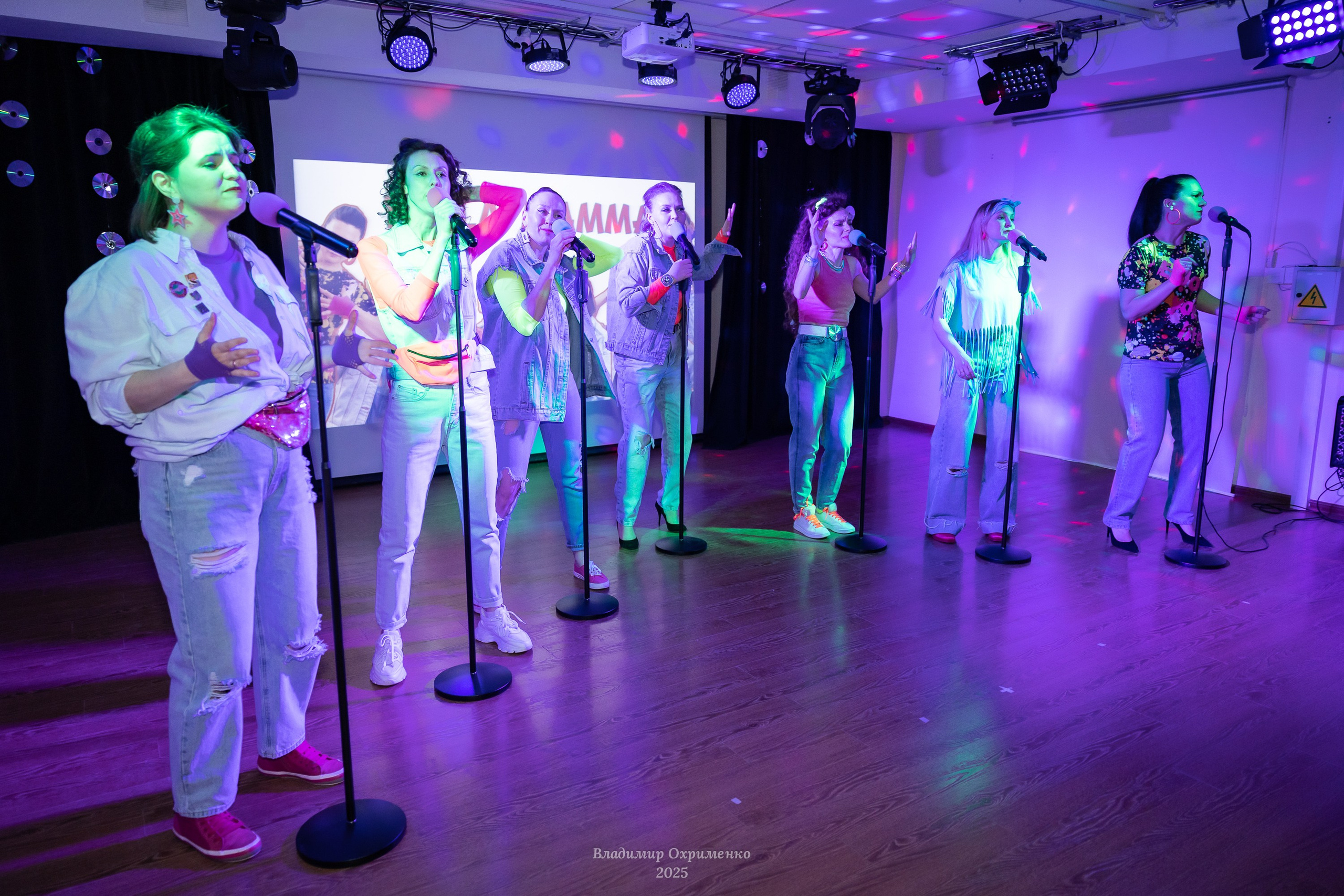 Концерт вокального коллектива Bella Mamma «Мы из 90-х». Фотограф Владимир Охрименко