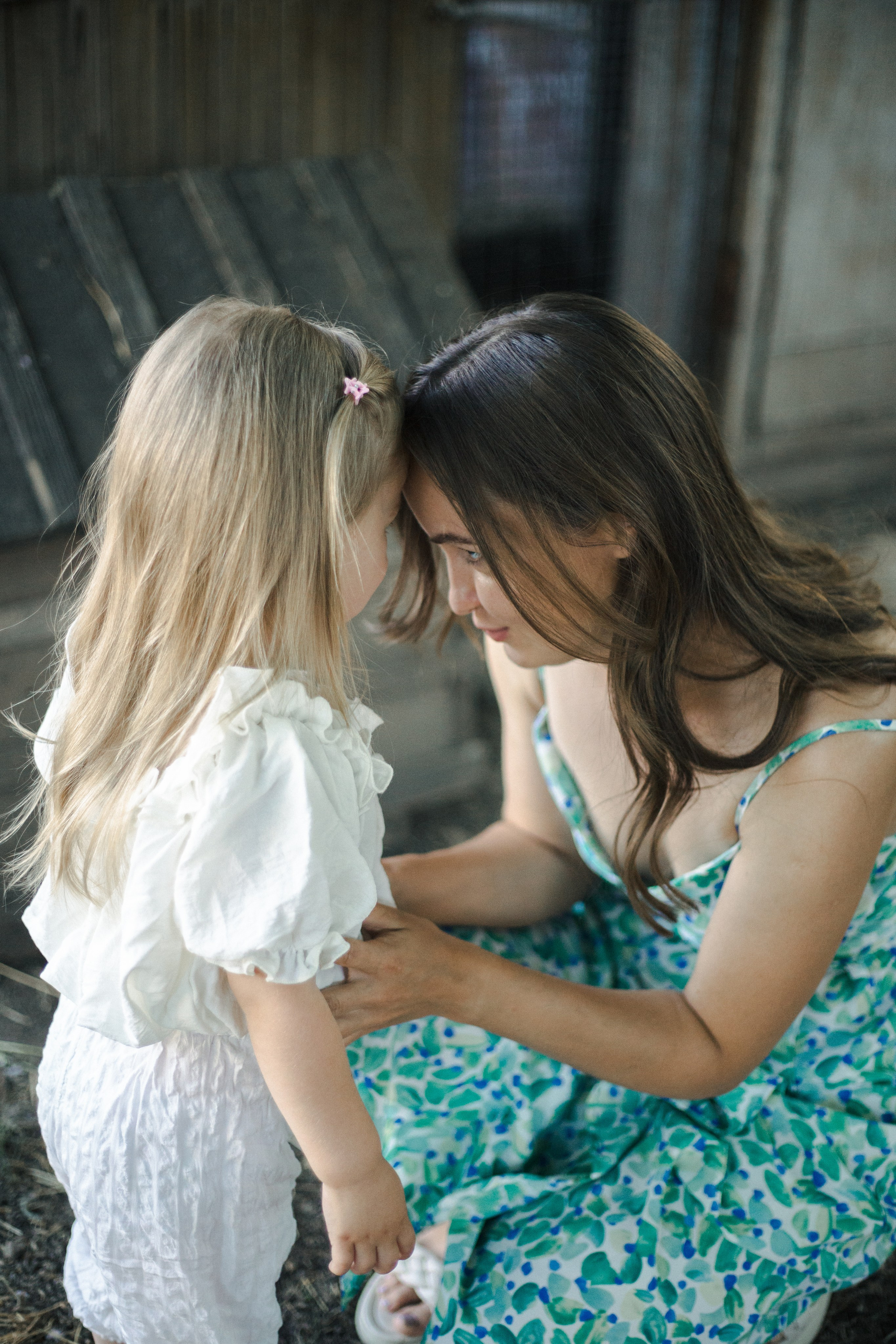 У бабушки в саду. Елизавета и Мария. Фотограф в Ростове-на-Дону и Краснодаре Елизавета Киселёва