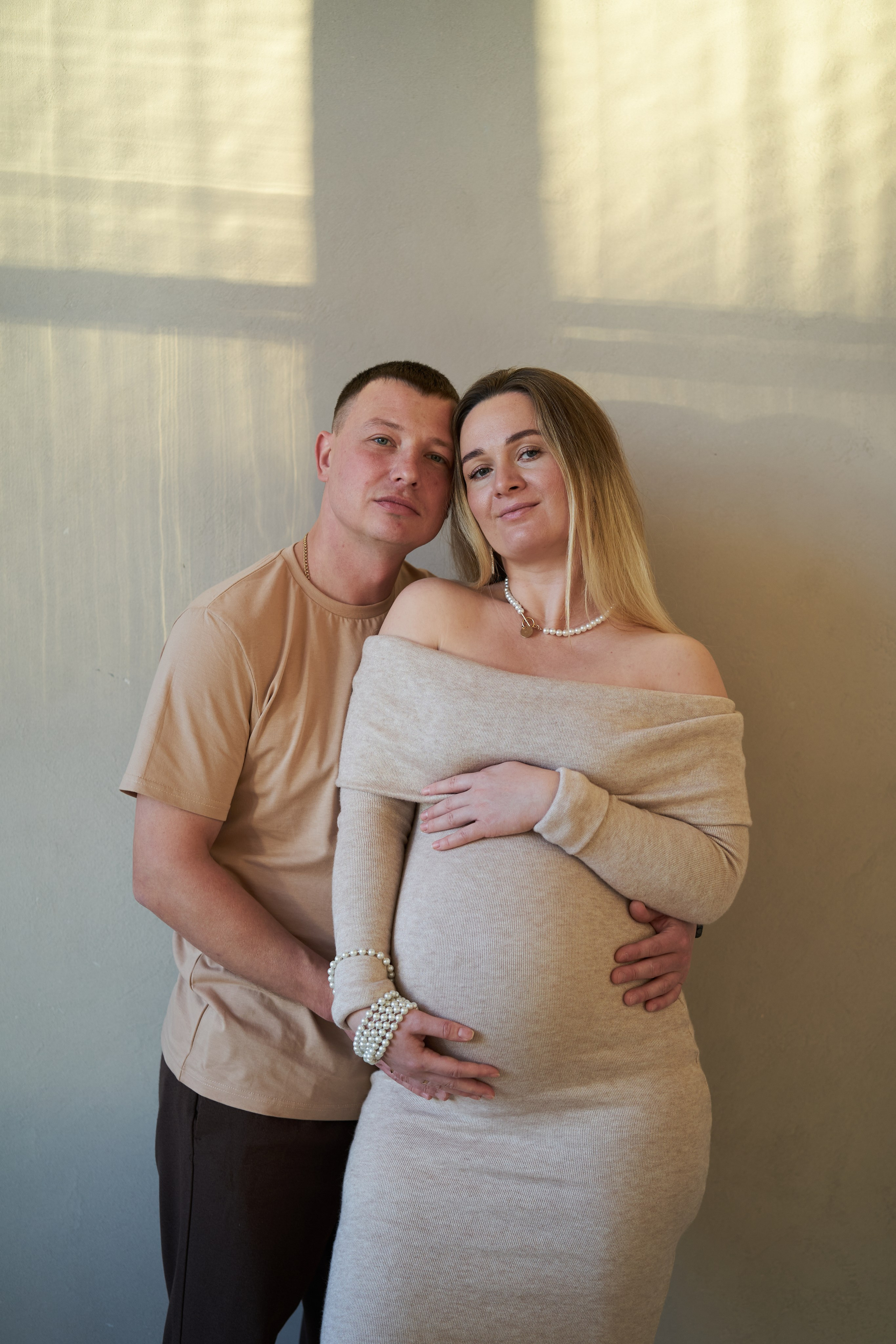 Семейная фотосессия беременность в студии. Фотограф Екатеринбург Кокшарова Александра