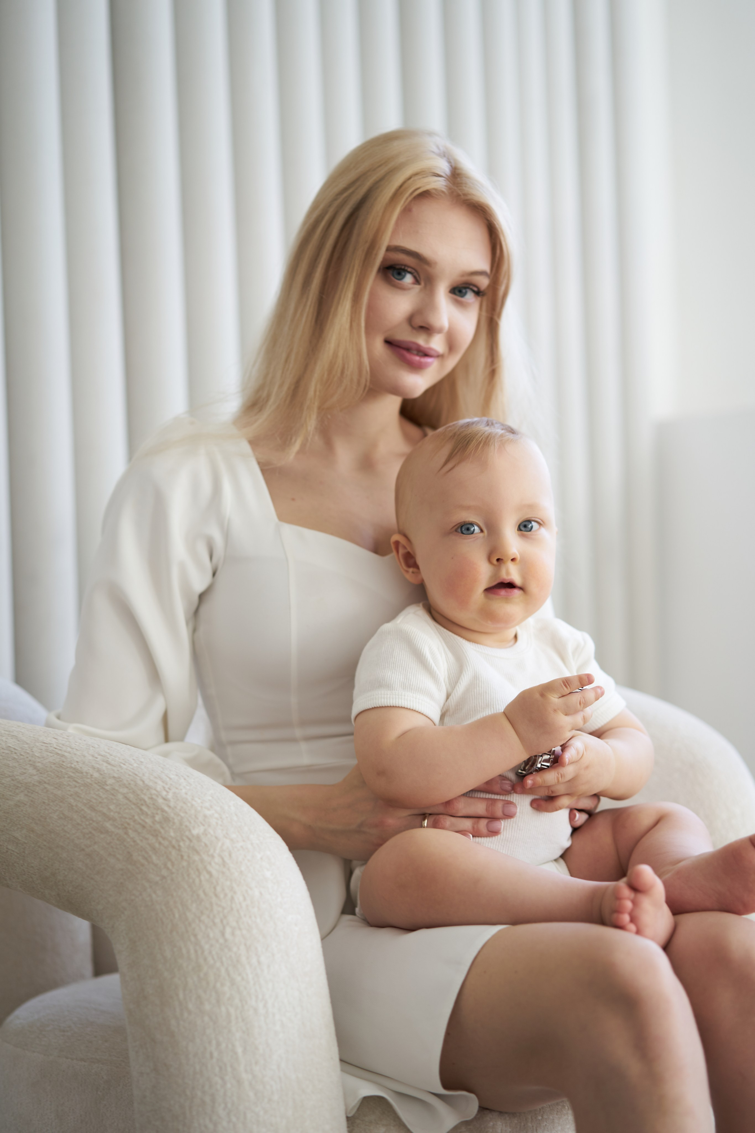 Семейная фотосессия в студии. Фотограф Екатеринбург Кокшарова Александра