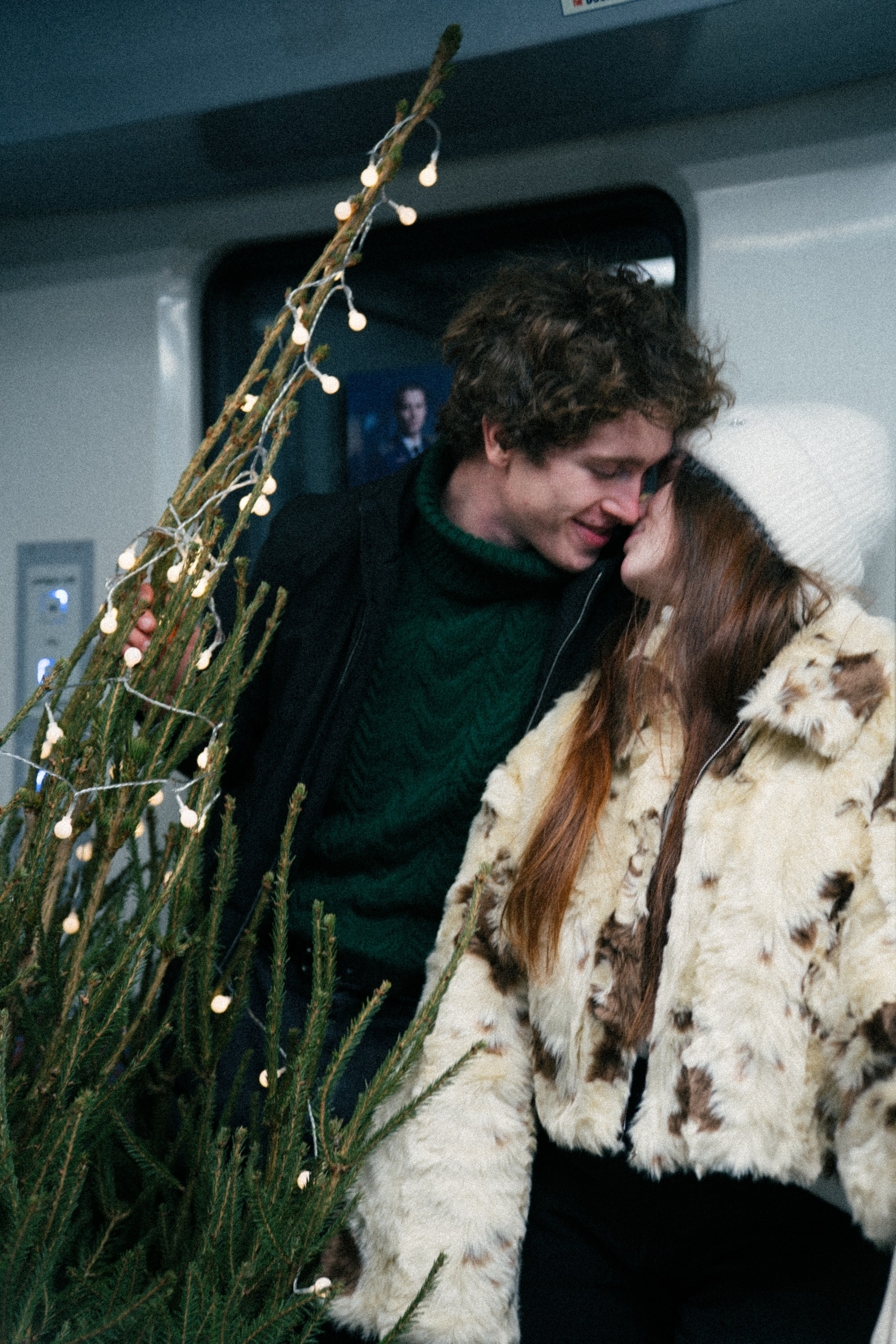 НОВОГОДНЯЯ ПРОГУЛКА ПАРЫ ПО ЧЕРНЫШЕВСКОЙ ПЕРЕД НОВЫМ ГОДОМ. Профессиональный фотограф, Санкт-Петербург — Виктория Богомолова