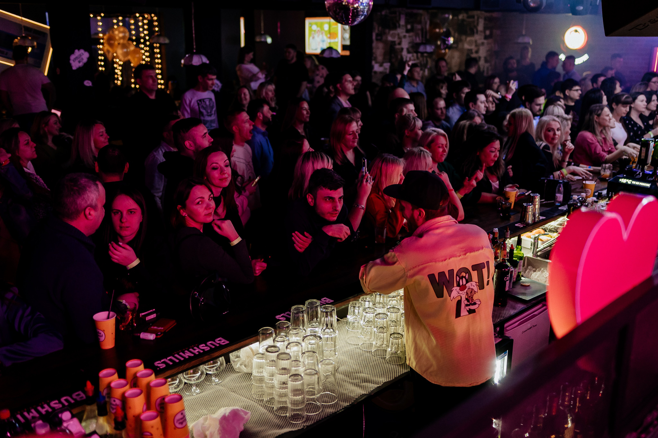 Фотосъемка открытия бара Руки Вверх. Свадебный фотограф Москва — Сергей и Татьяна