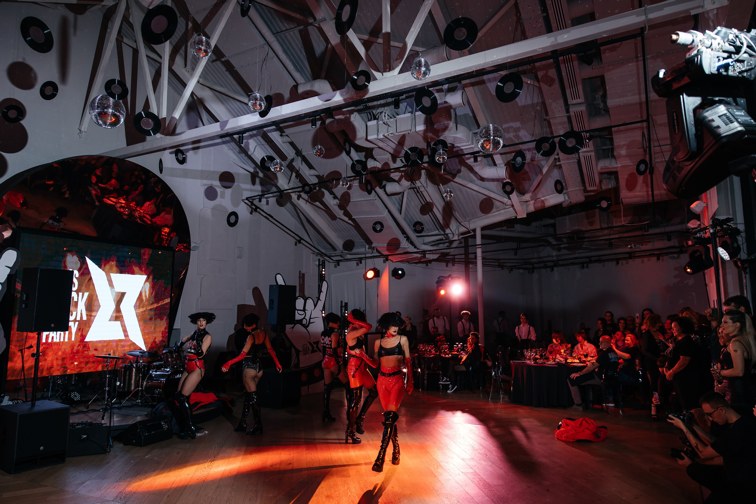 CLEANTOWN 18 лет. Свадебный и семейный фотограф