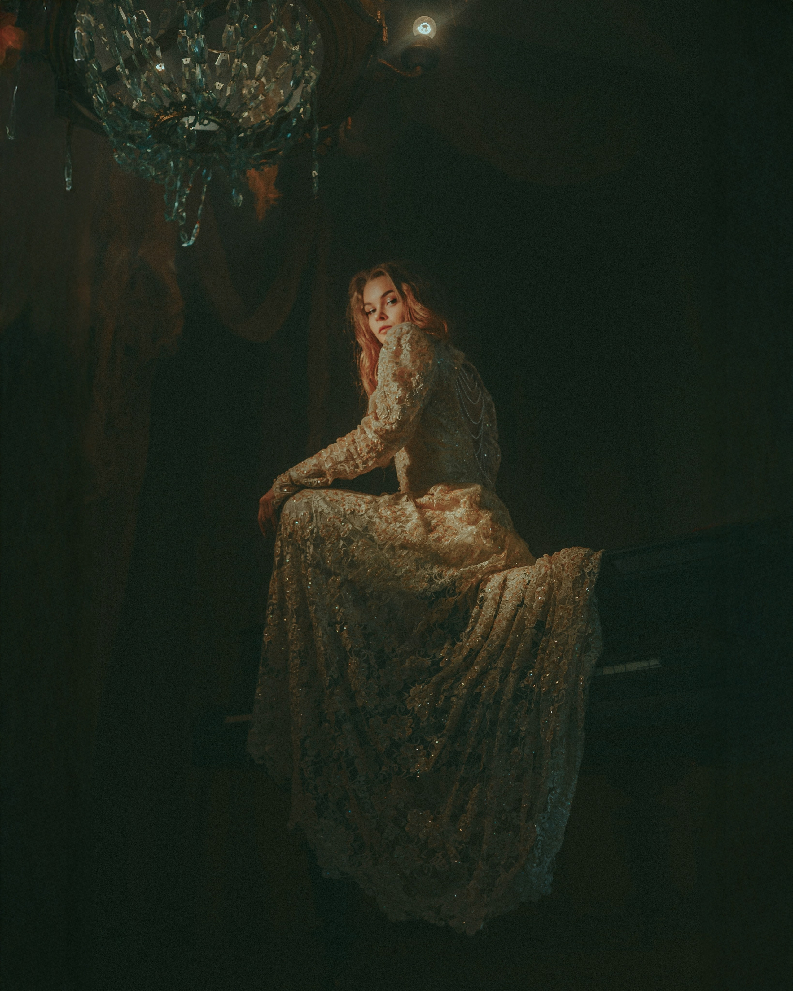 Москва. Заброшкнный театр. Алина. Фотограф Брянск