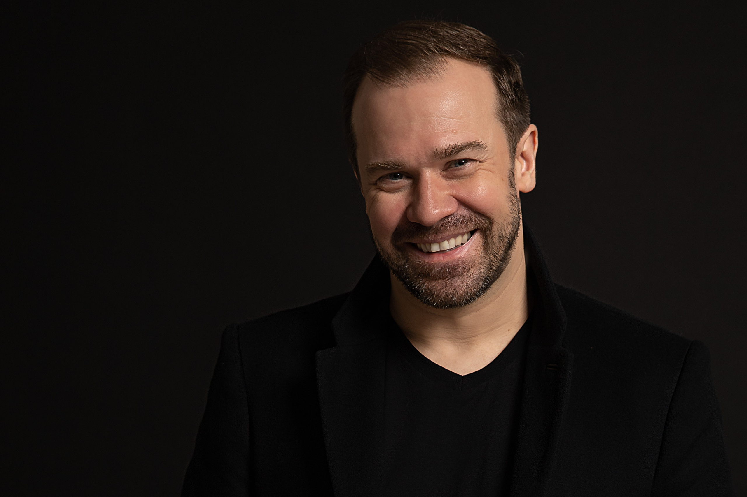 Актёрское портфолио. ФОТОГРАФ РАДОСТИ Фотосессия в студии СПб. Портретный фотограф — Юрий Торлопов