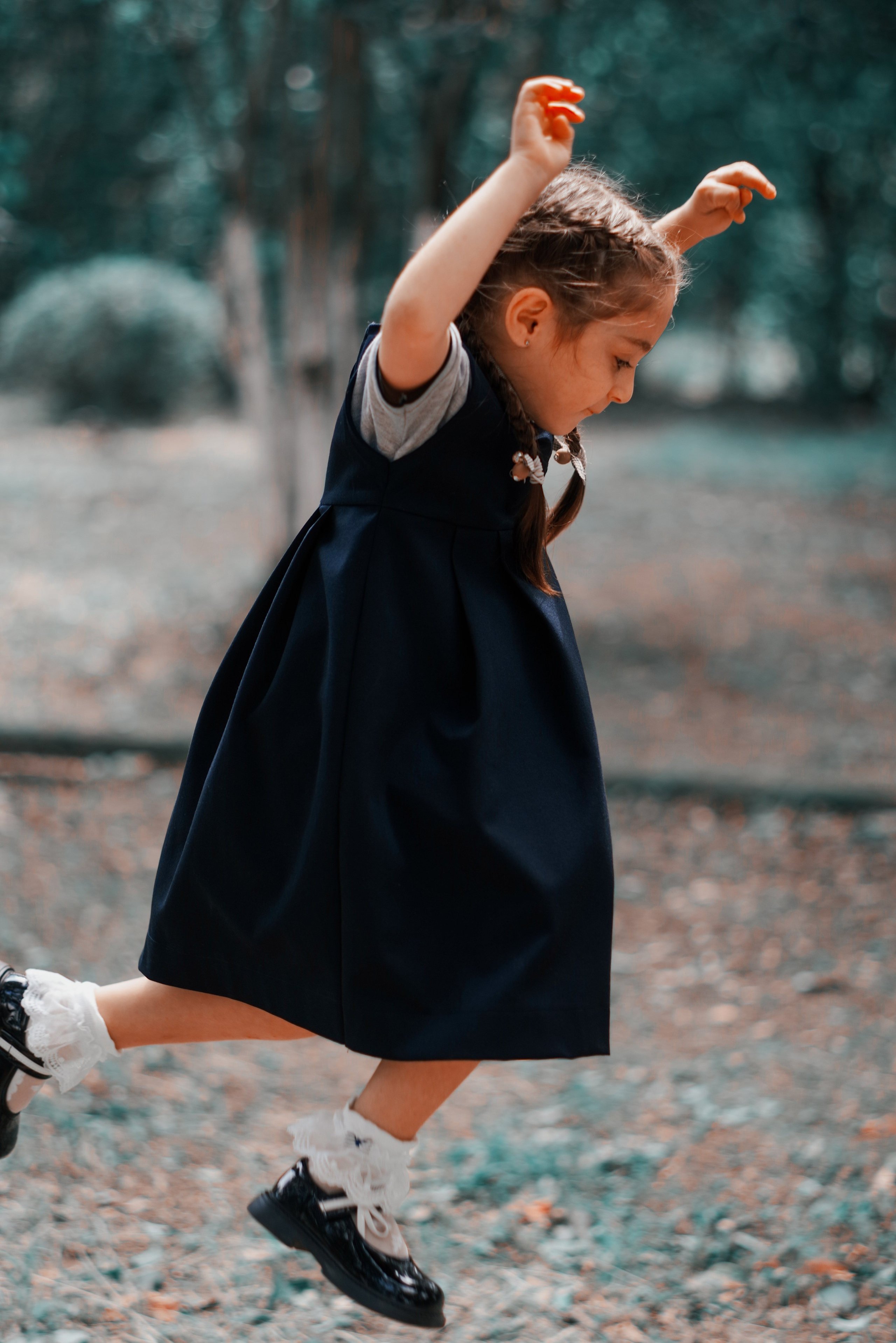 Элене идёт в школу. Портретный фотограф Денис Милютин