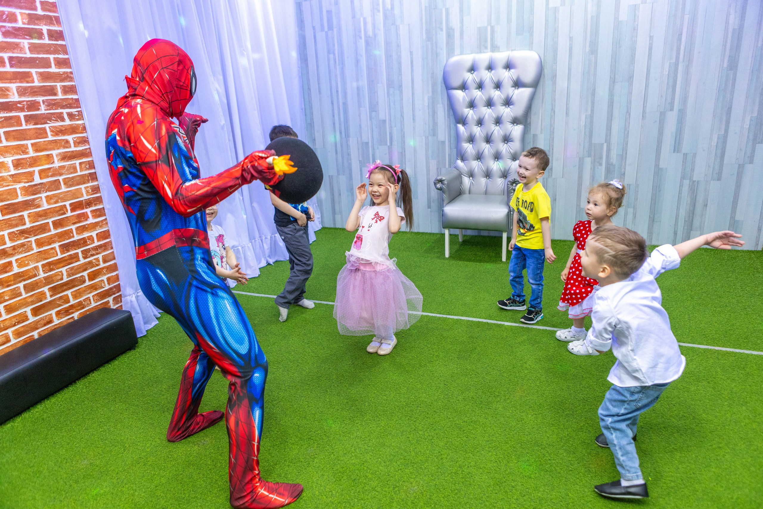 «Супергеройская вечеринка». Свадебный и предметный фотограф Ренат Каламперов