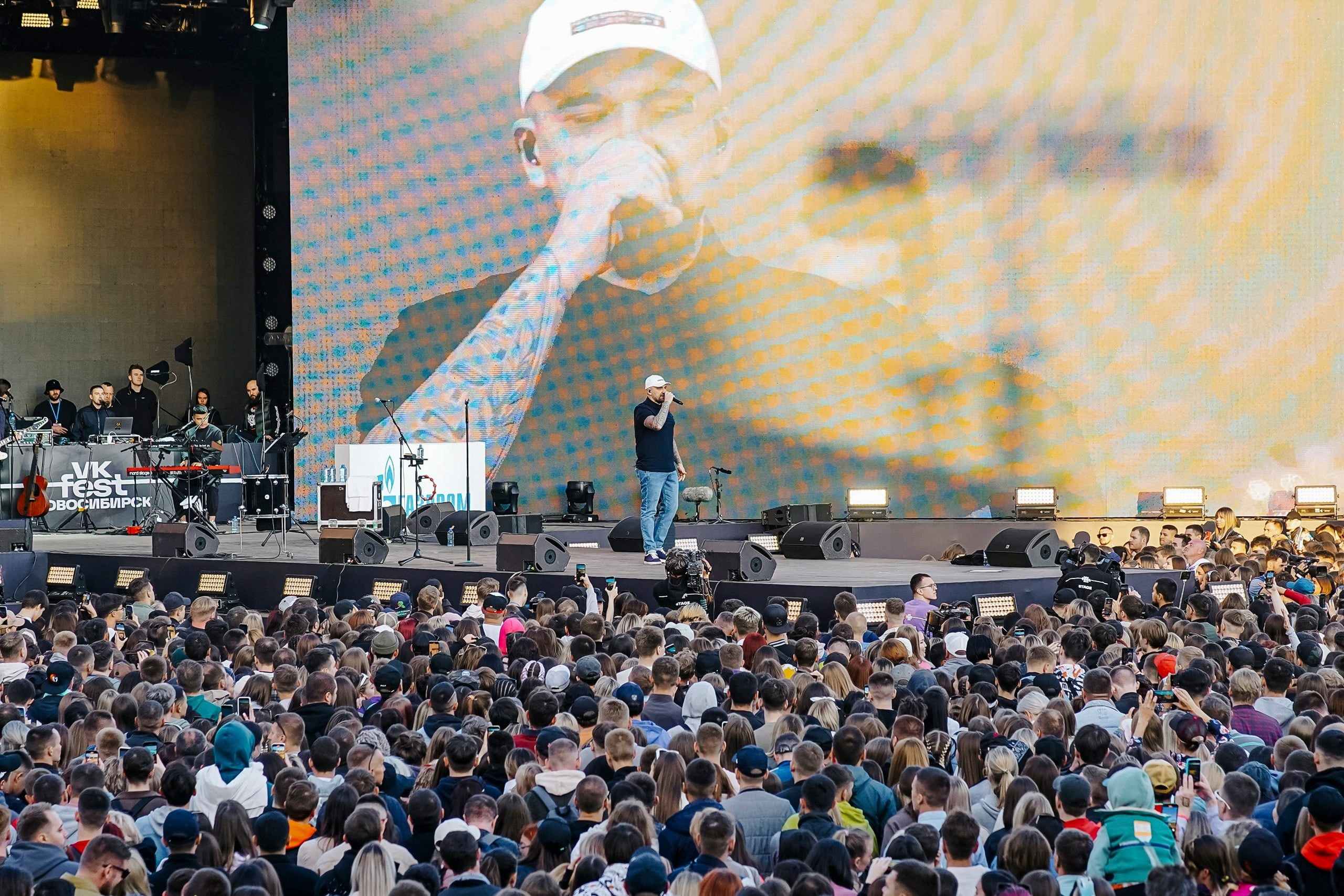 VK Фест 2024. #фотокаквкино | Фотографирую людей