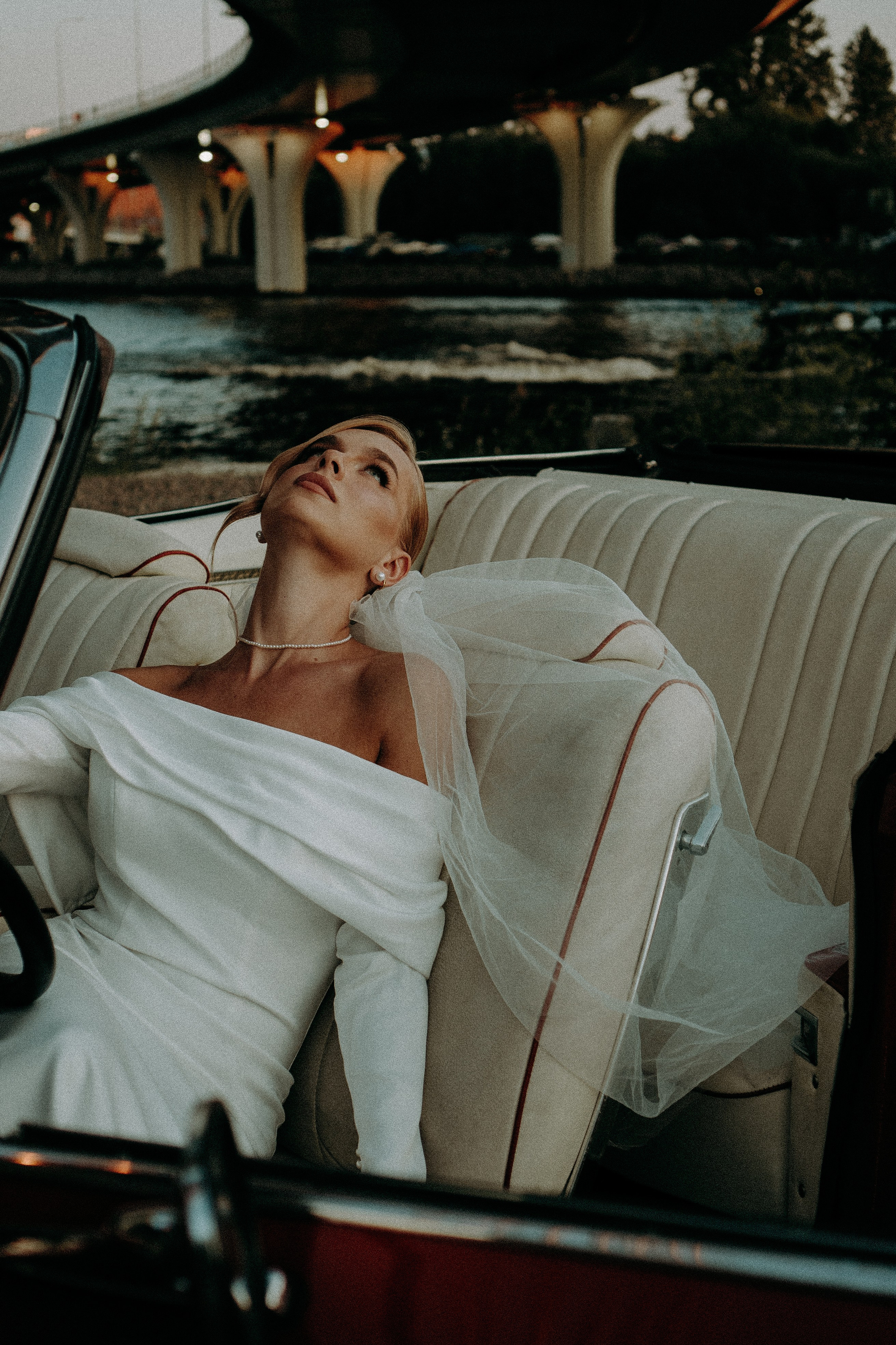 СВАДЕБНАЯ СЬЕМКА ВОЗЛЕ МСОТА БЕТАНКУРА НА КАБРИОЛЕТЕ. Профессиональный фотограф, Санкт-Петербург — Виктория Богомолова