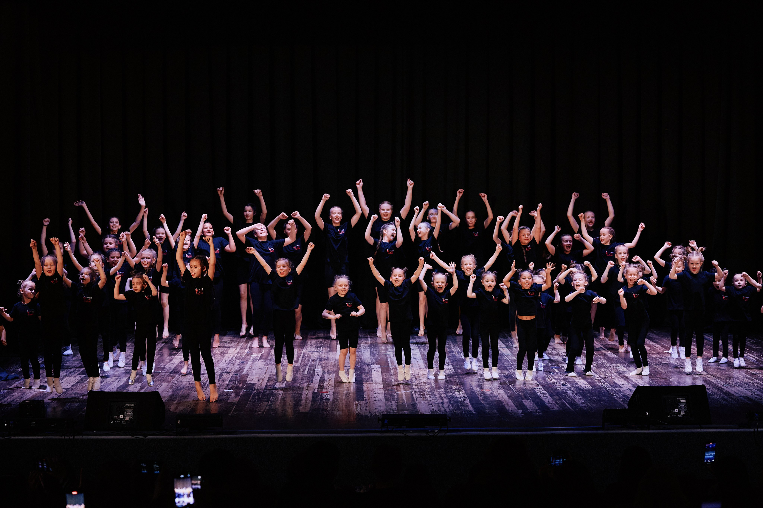 Концерт танцевальной студии Фиеста 08.06. Свадебный репортажный фотограф краснодар максим дремов дрёмов фотосессия студия цена