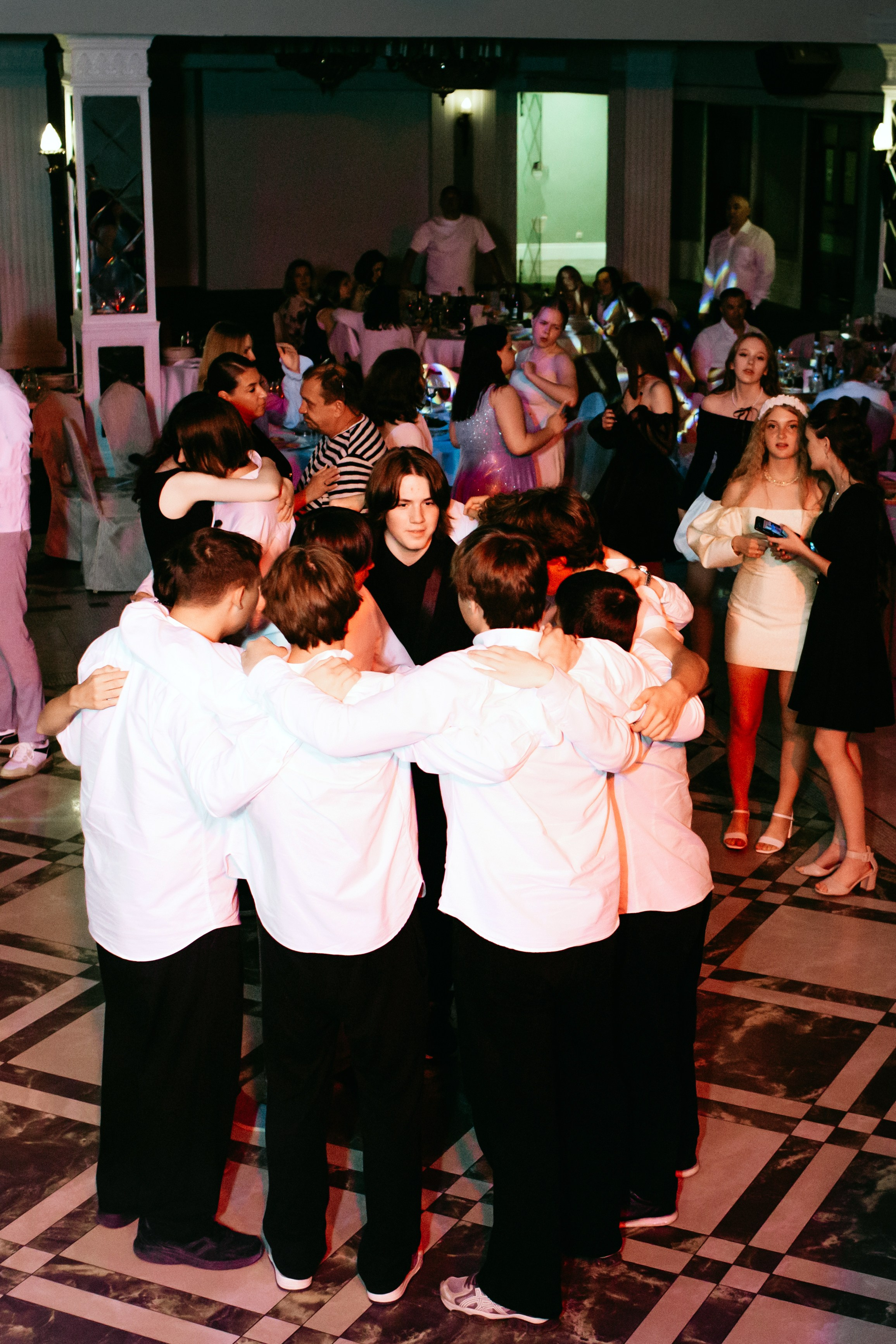 Выпускной 2025 (9класс) 124 школа. Фотограф в Челябинске Ополихина Анна