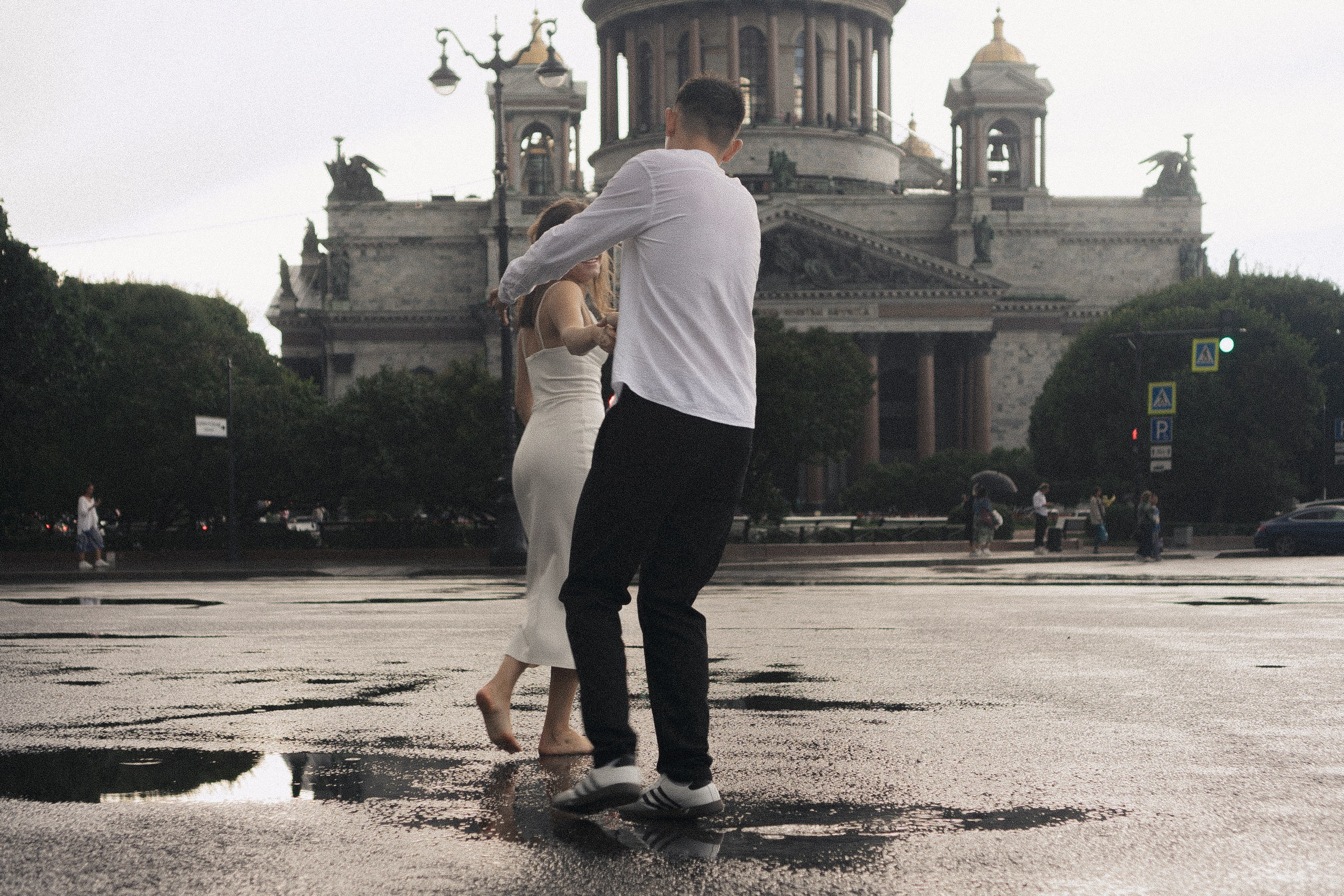 СВАДЕБНАЯ ФОТОСЕСИСИЯ В МЕТРО И ВОЗЛЕ ИСАКИЕВСКОГО СОБОРА В ДОЖДЬ. Профессиональный фотограф, Санкт-Петербург — Виктория Богомолова