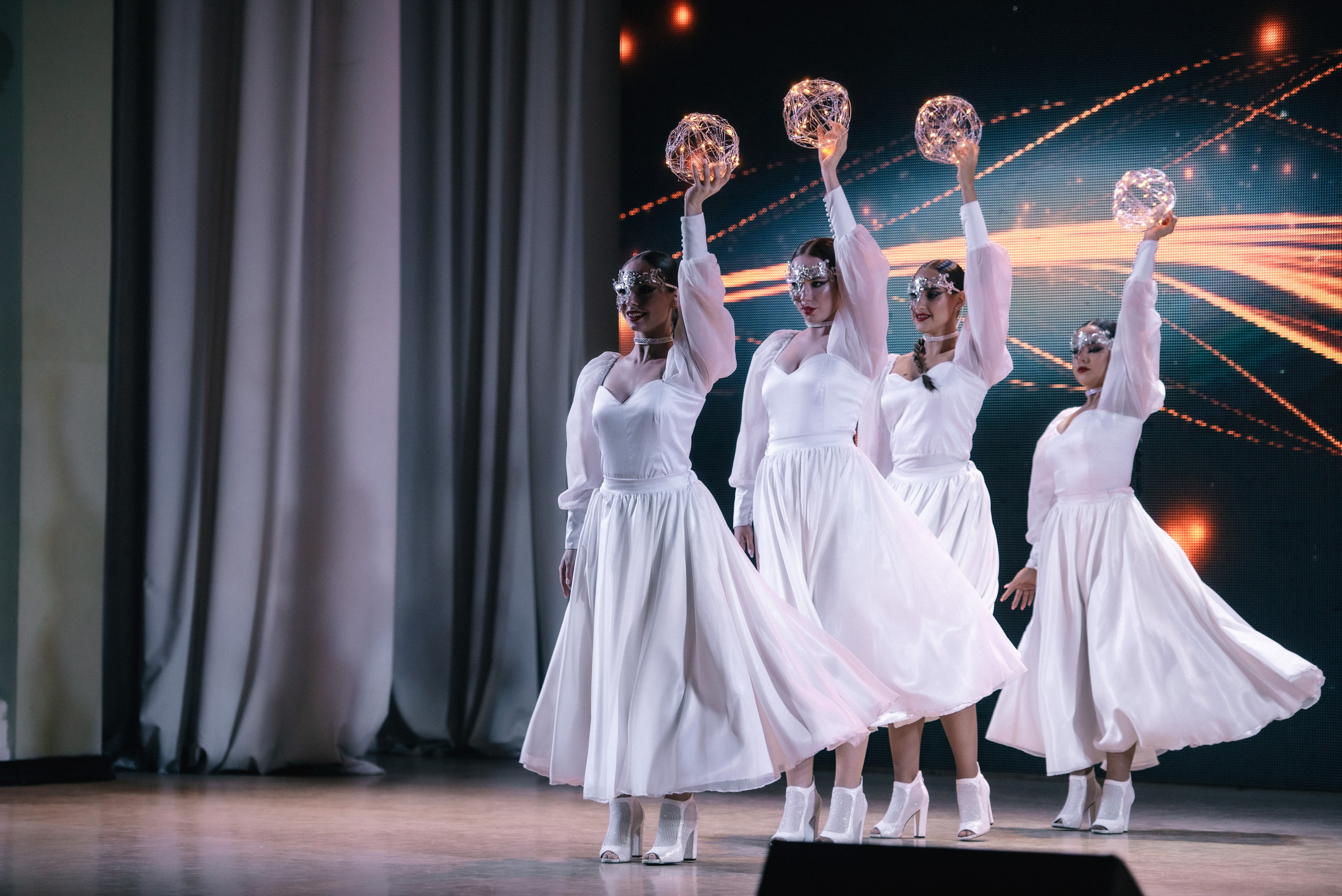 Выступления на сценах и уличных площадках. Танцевальная шоу-группа «GRANAT»