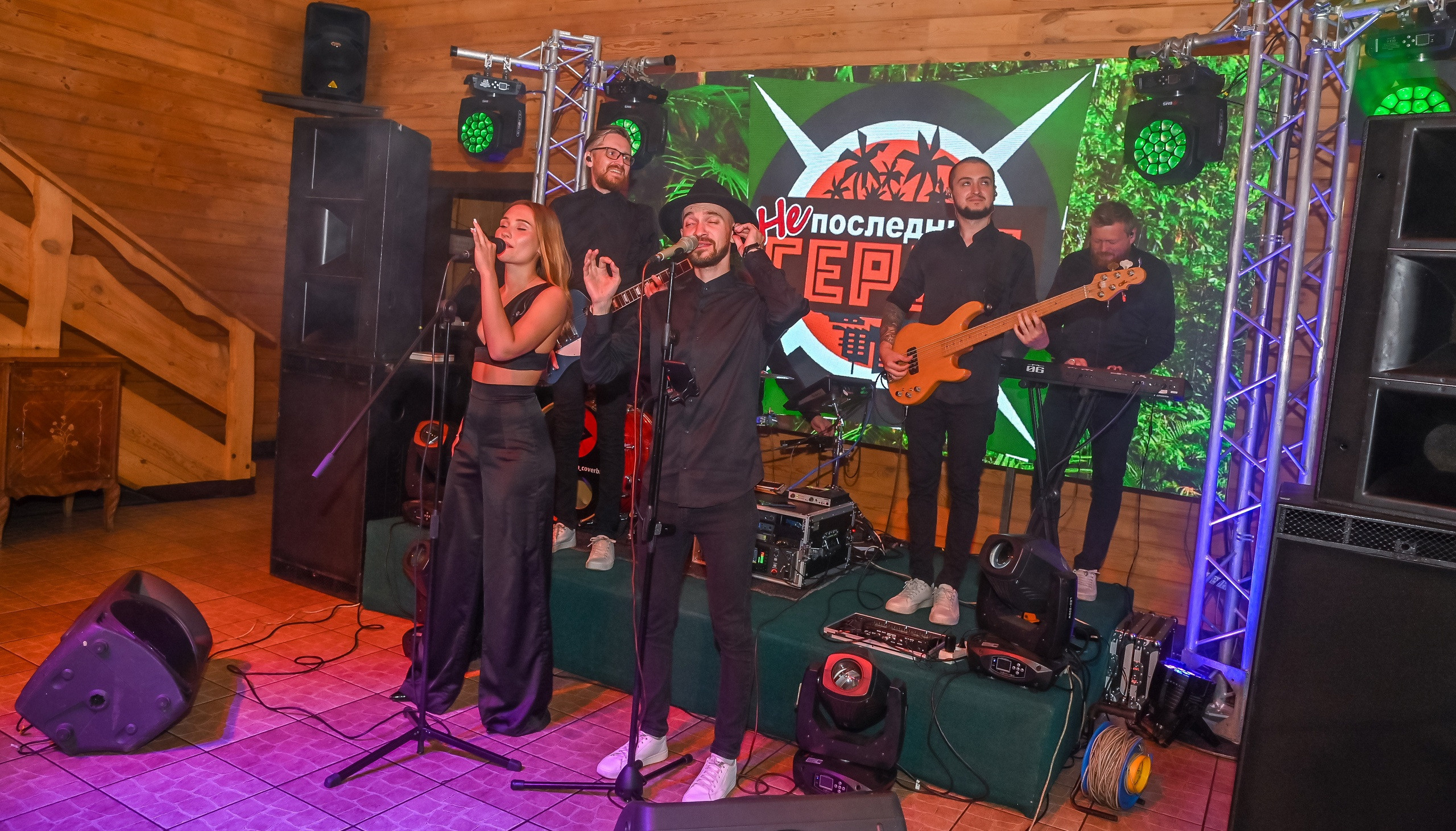 Кавер-группа «Алые паруса» Кемерово. Репортажный профессиональный фотограф-любитель