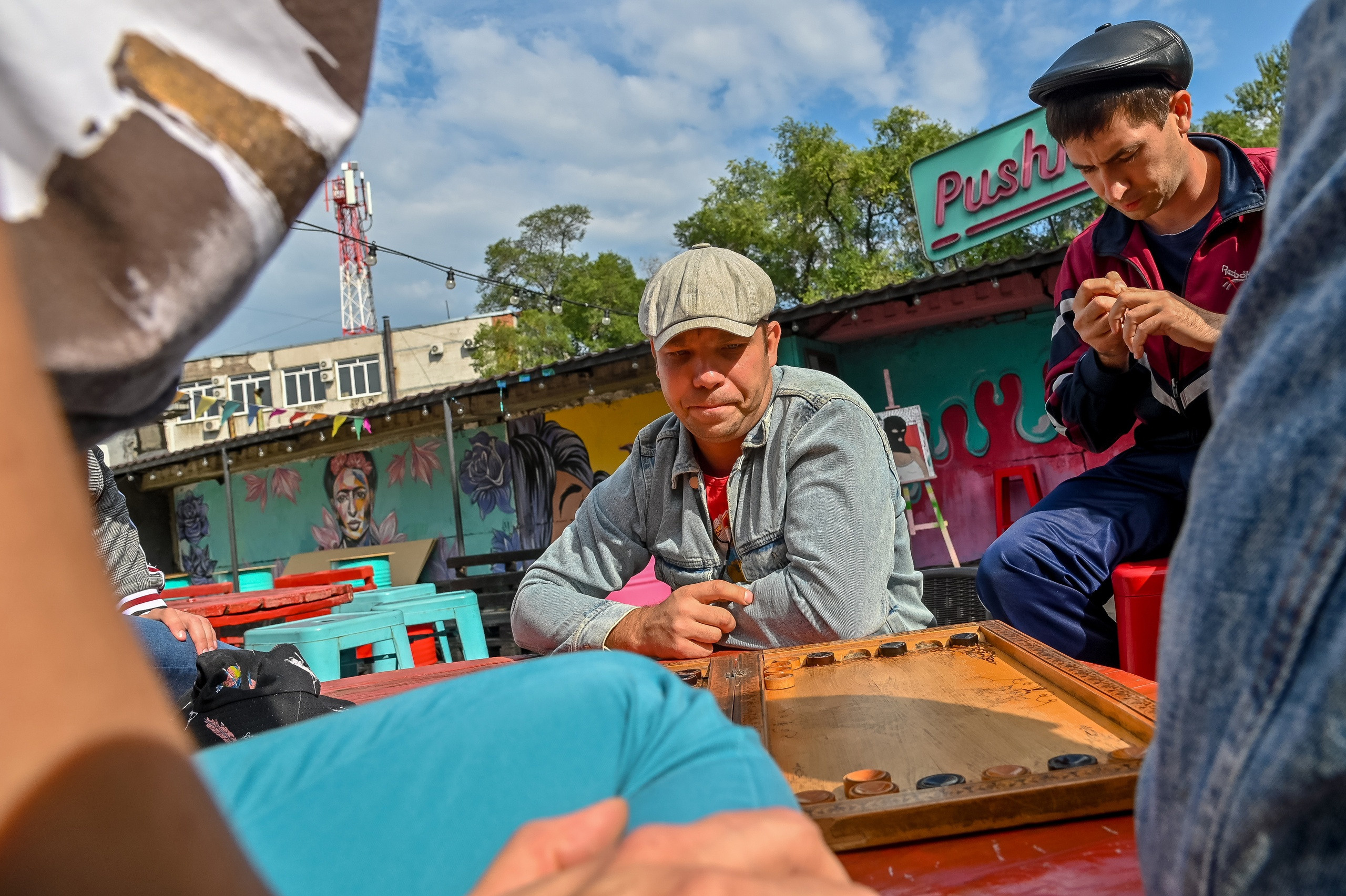 Мутные типочки на районе… Съемка клипа 21.08.2022. Репортажный профессиональный фотограф-любитель