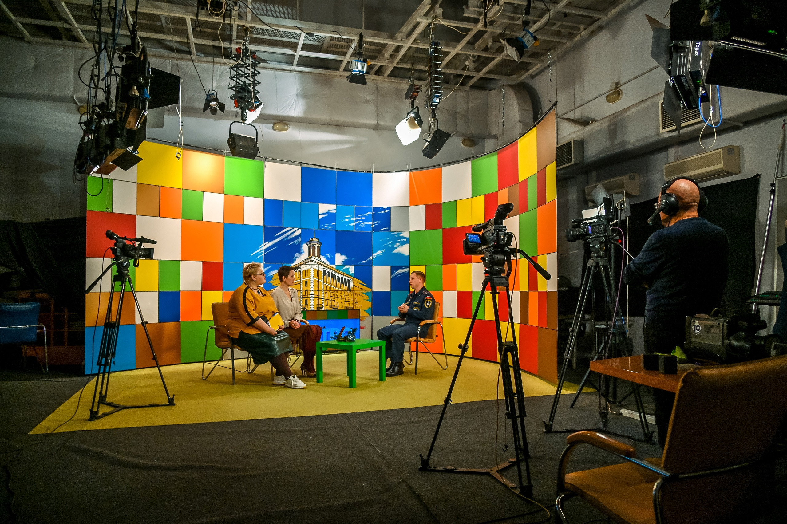 Самое время. Утро! Запись программы 19.12.2022. Репортажный профессиональный фотограф-любитель