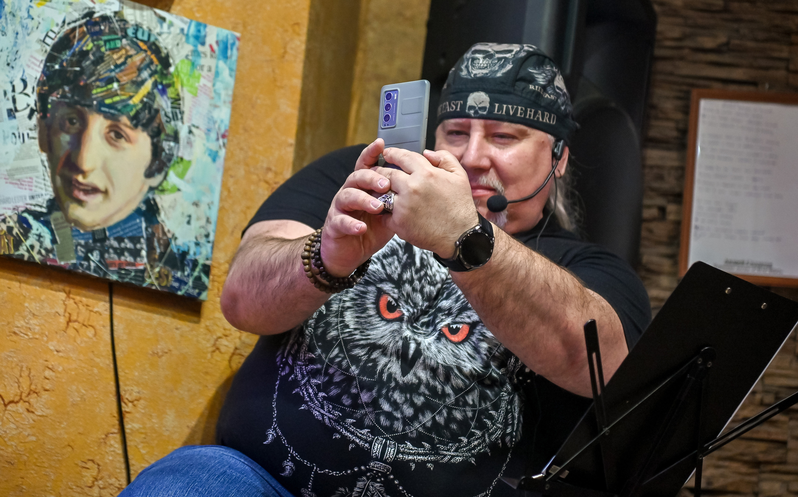 Творческий вечер Михаила Гребенникова в РКС «БАZА 24». Репортажный профессиональный фотограф-любитель