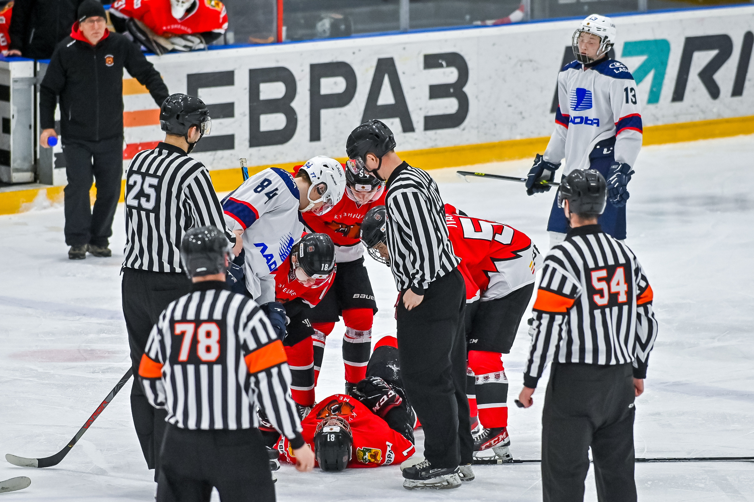 «Кузнецкие Медведи» — «Ладья» 06.01.2023. Репортажный профессиональный фотограф-любитель