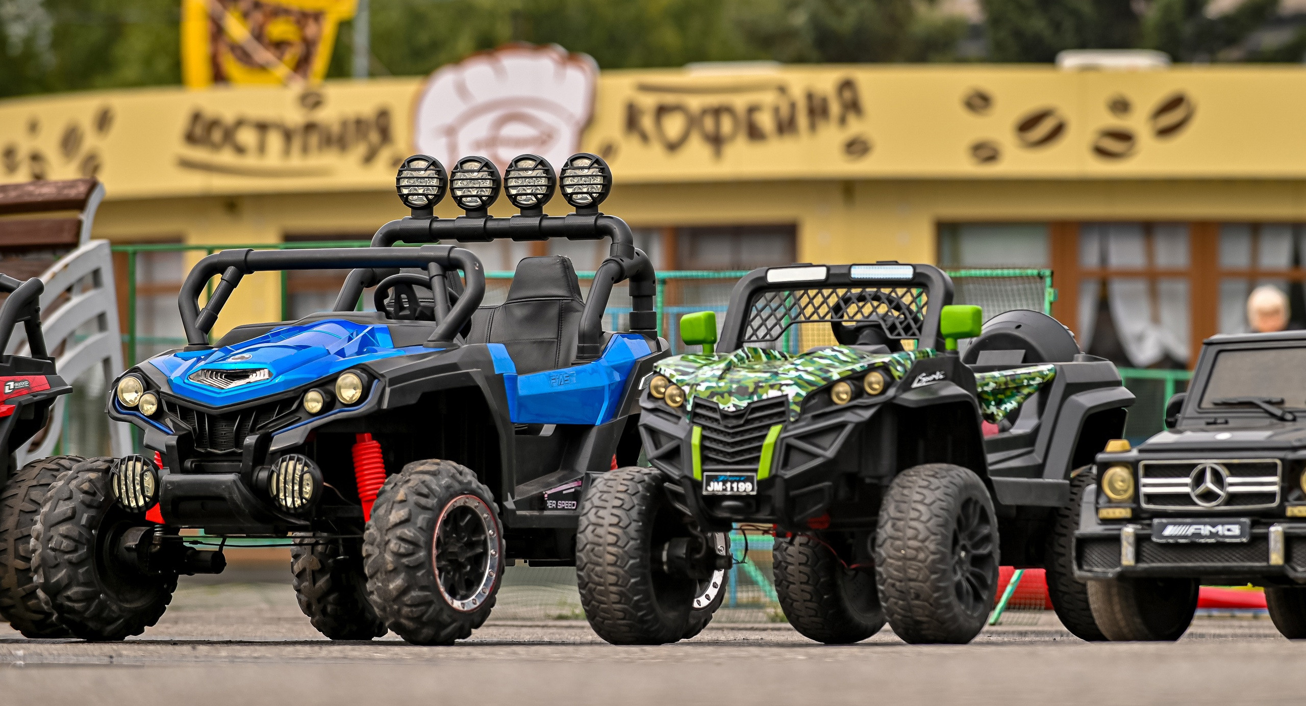 Фотопрогулка по осеннему городу Н 13.09.2022. Репортажный профессиональный фотограф-любитель