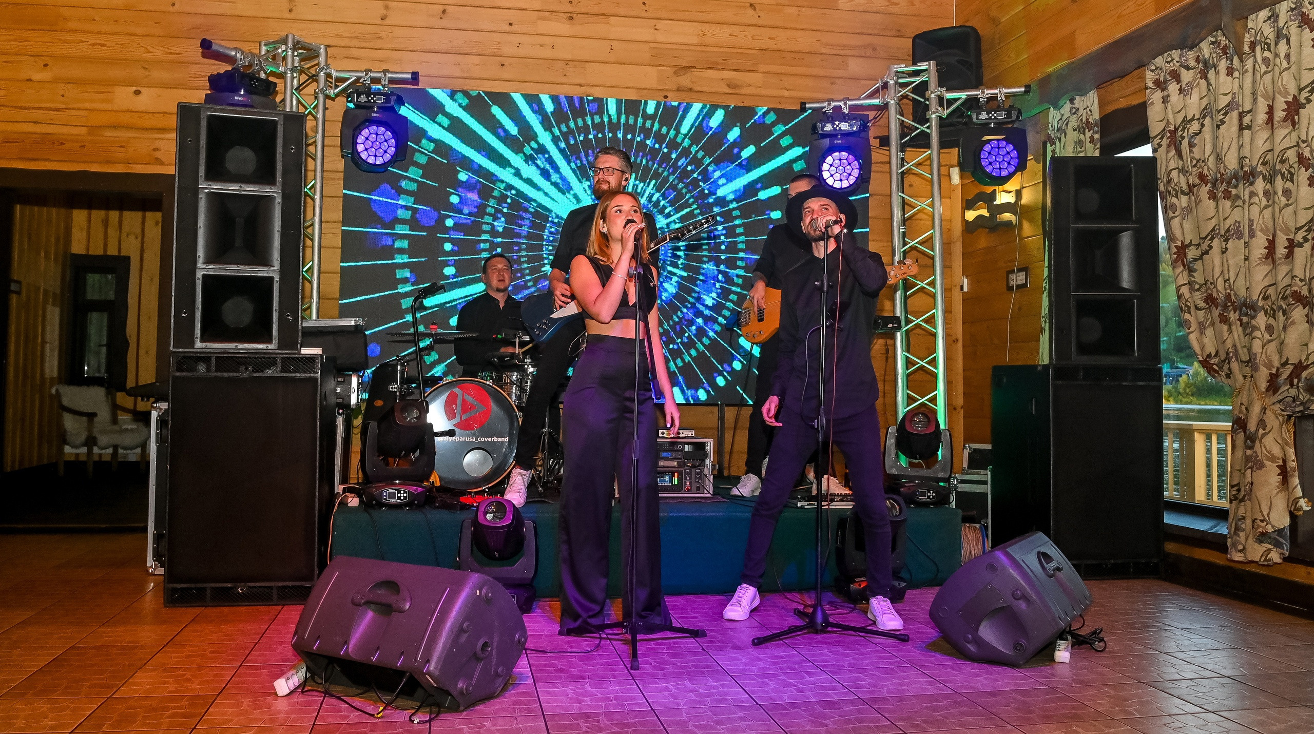 Кавер-группа «Алые паруса» Кемерово. Репортажный профессиональный фотограф-любитель