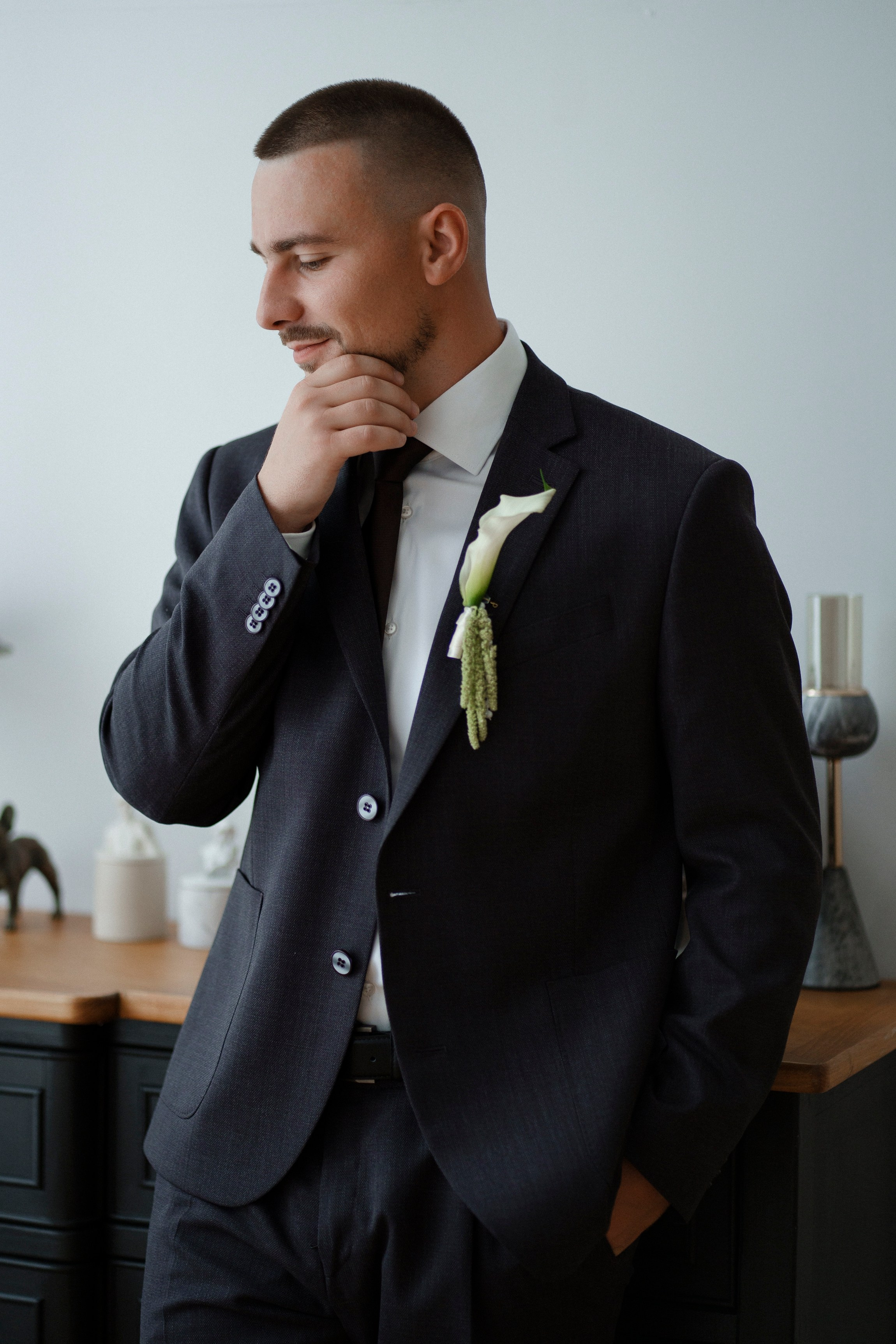 "Свадебная фотосессия в Пензе: Портрет жениха в студии".