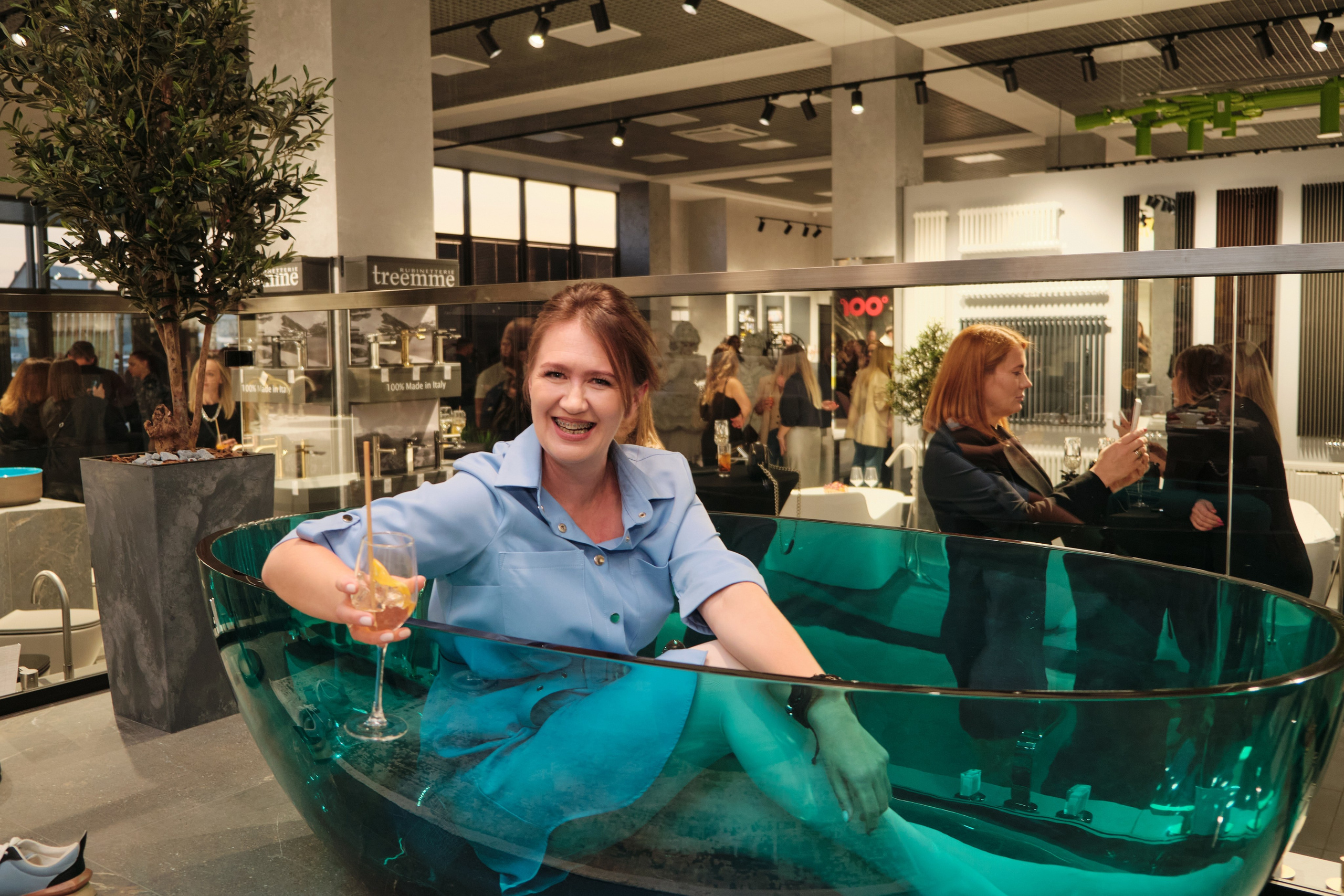 Открытие салона 100 градусов. Антон Ив