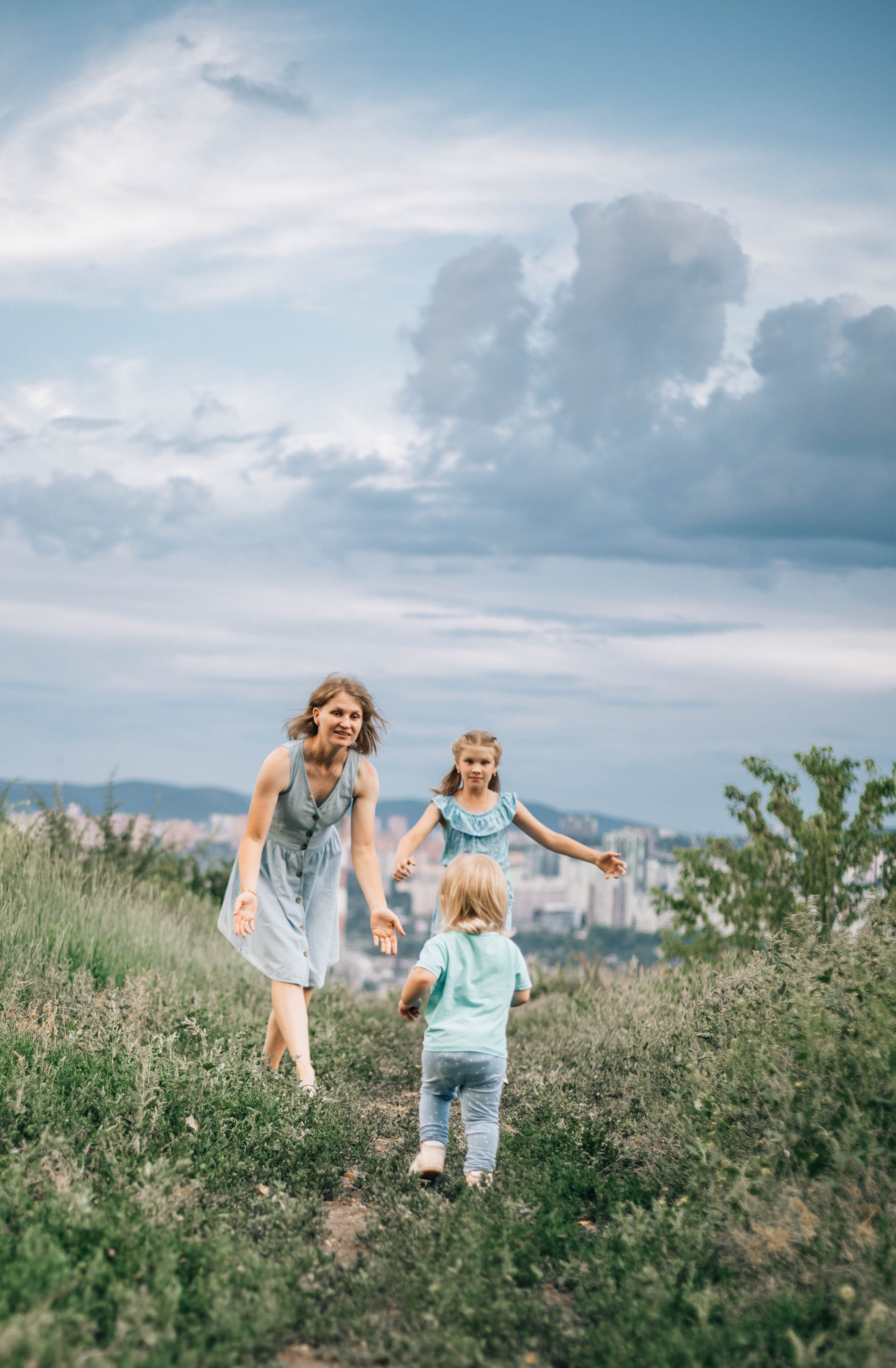 Оля с доченьками. Семейный и детский лайфстайл фотограф Юлиана Дрот Красноярск