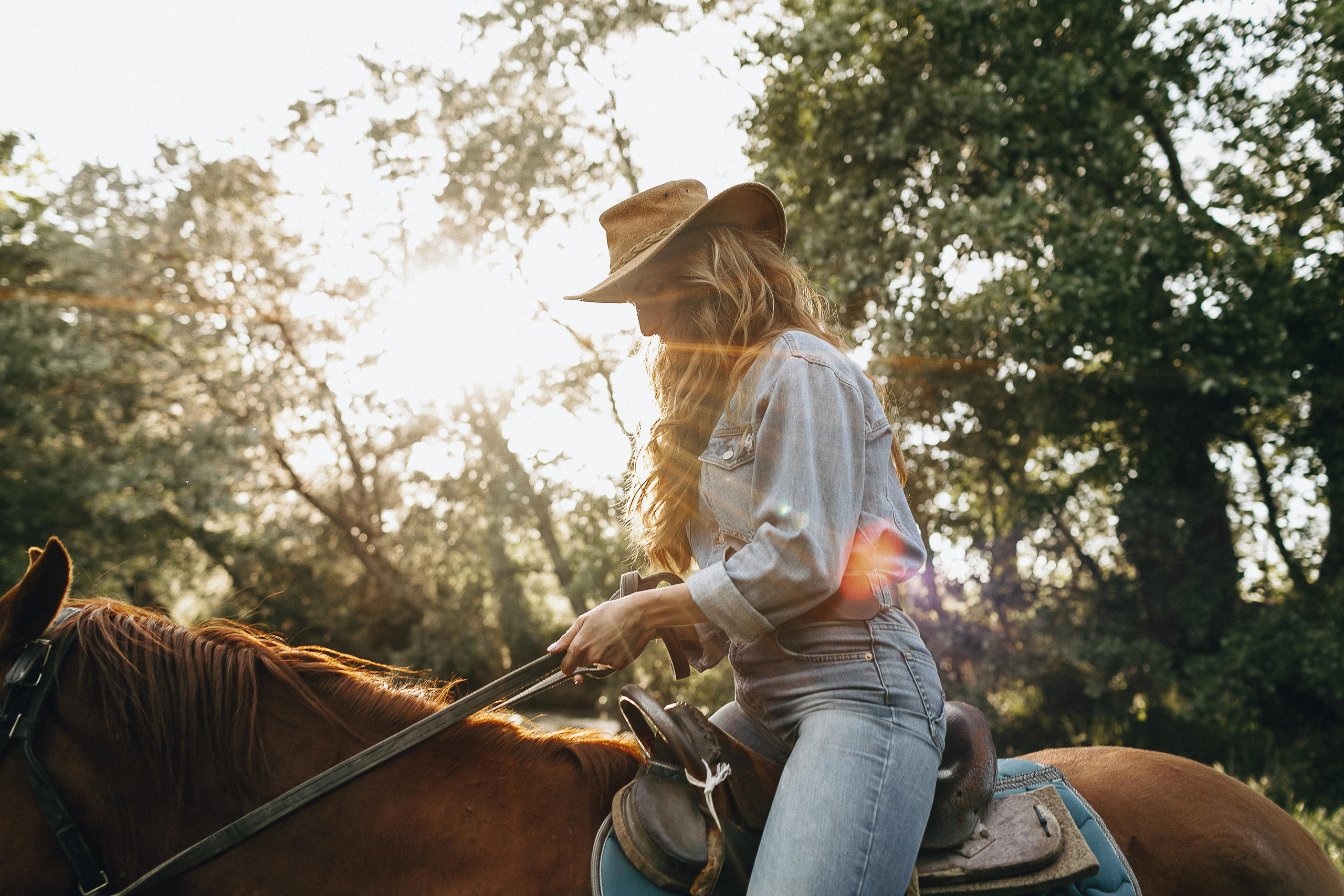 Конные прогулки, белая скала, покататься верхом на лошади, крым.