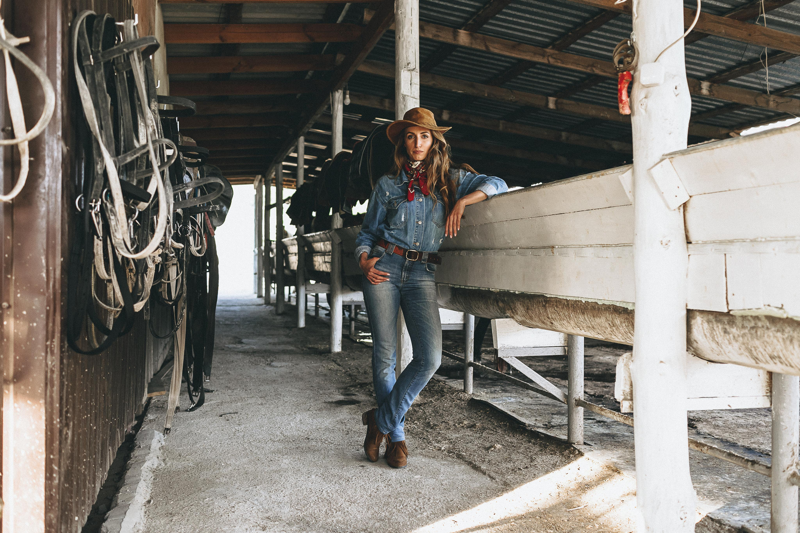 Девушка в образе ковбойши. Крым фото, отдых Крым, Севастополь фото, Свадьба фото, Олег Горбатко