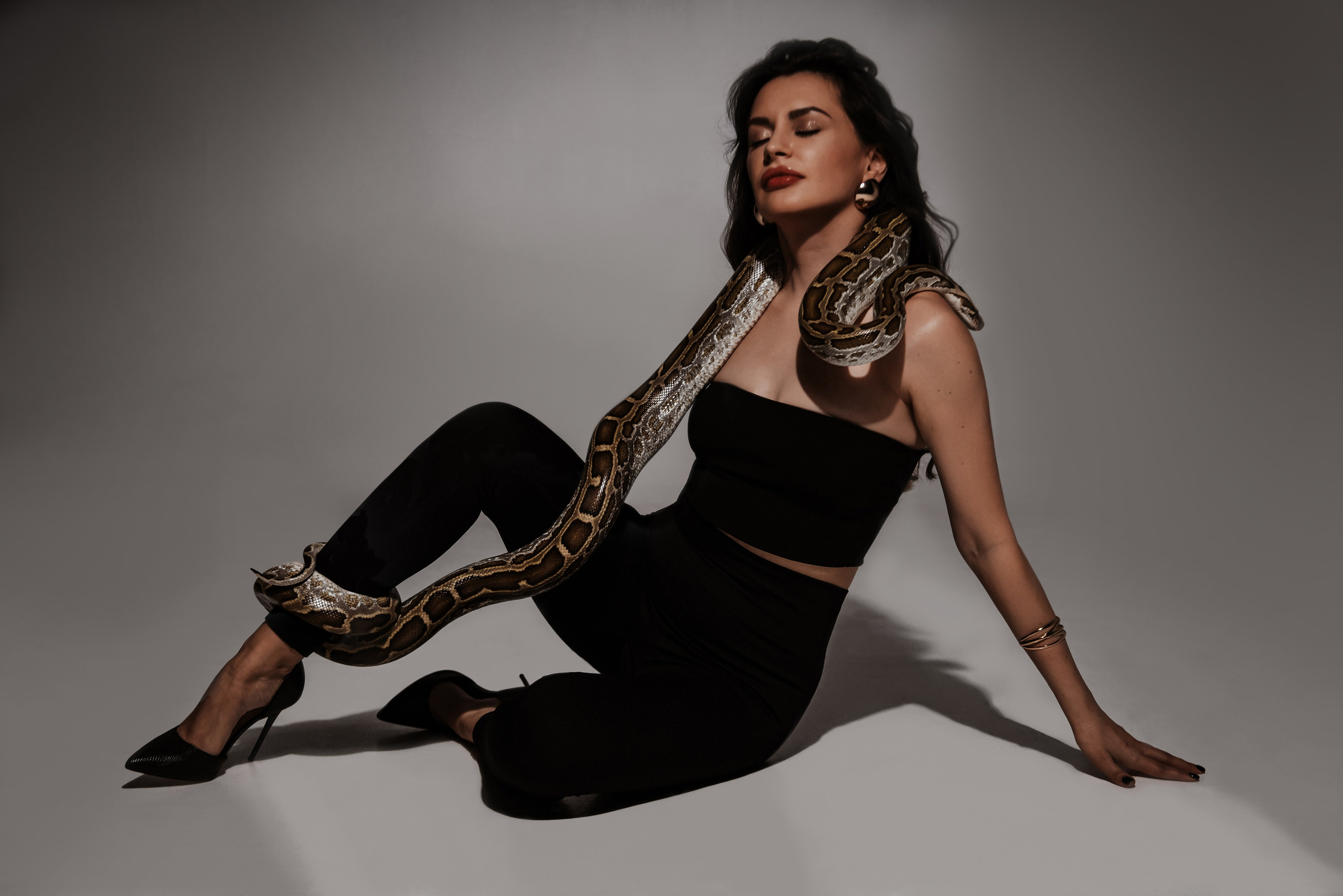 Женский портрет со змеей. Фотостудия № 1. Мария Авджян Фотограф и видеограф Краснодар