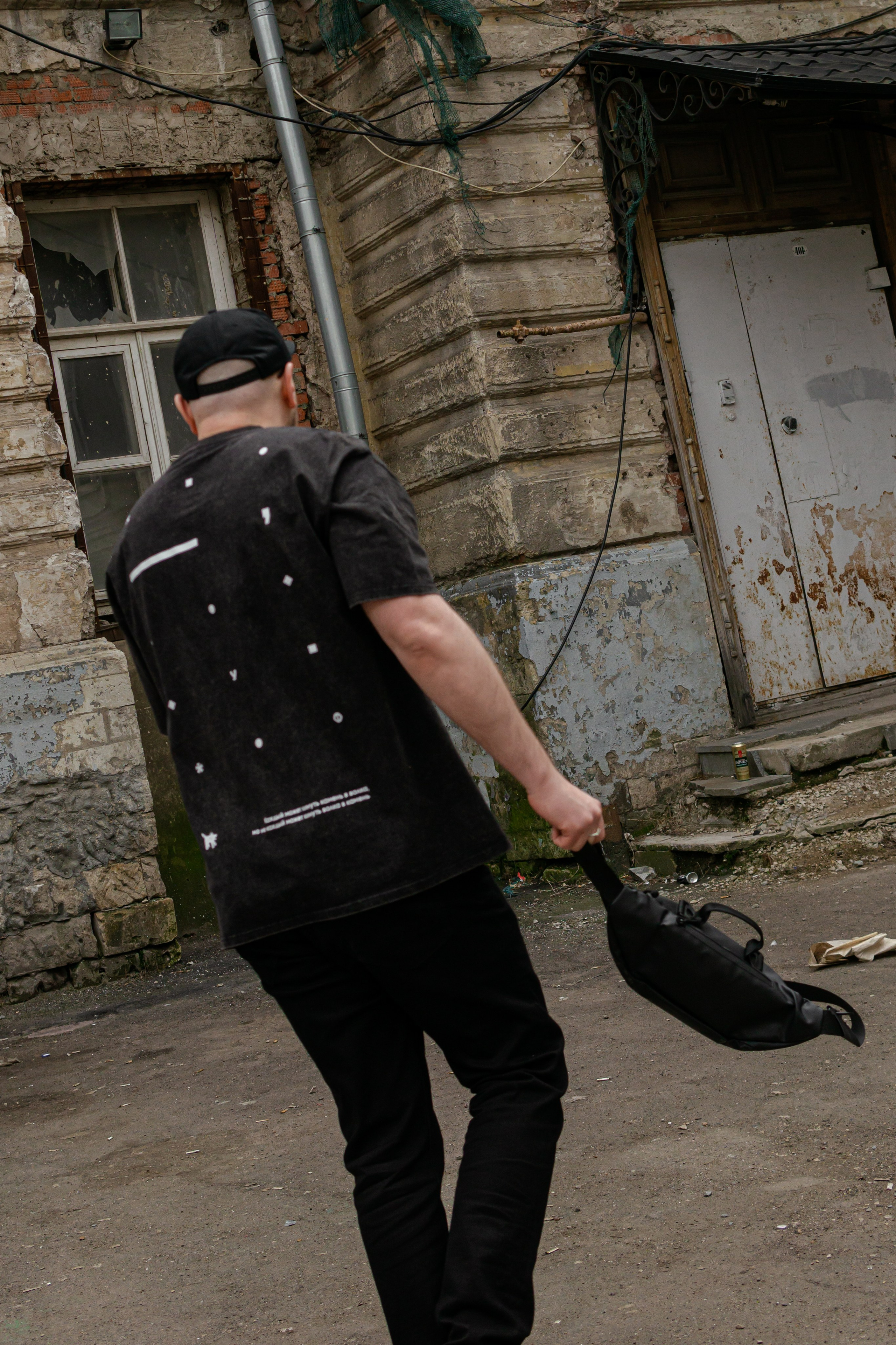 Съемка мерча БЛТ* Semiotica в городе. Фотограф-анималист Ксения Воробьева, Москва