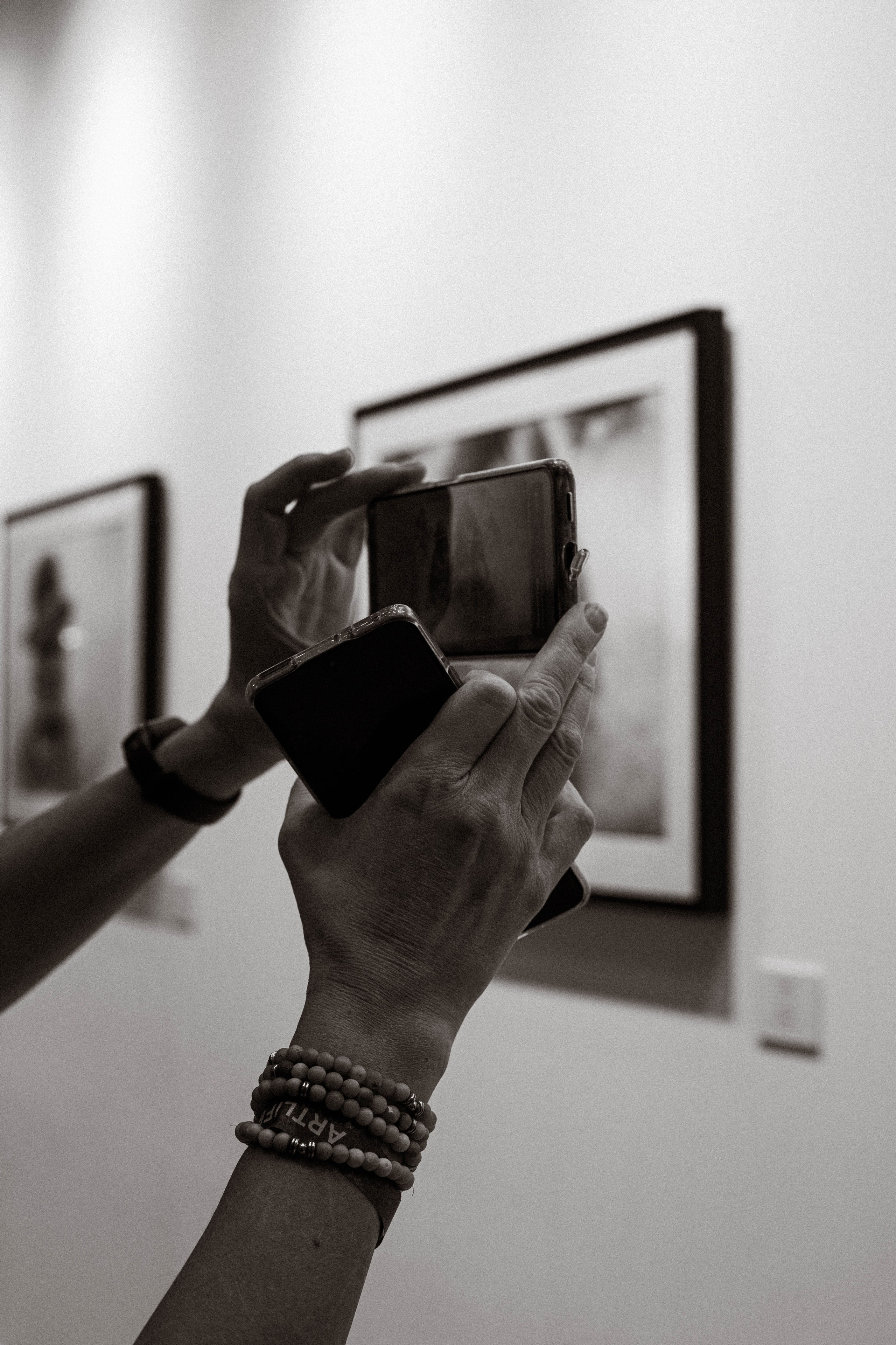 Выставка современных художников. Александра Мельниченко/ Бегающий фотограф