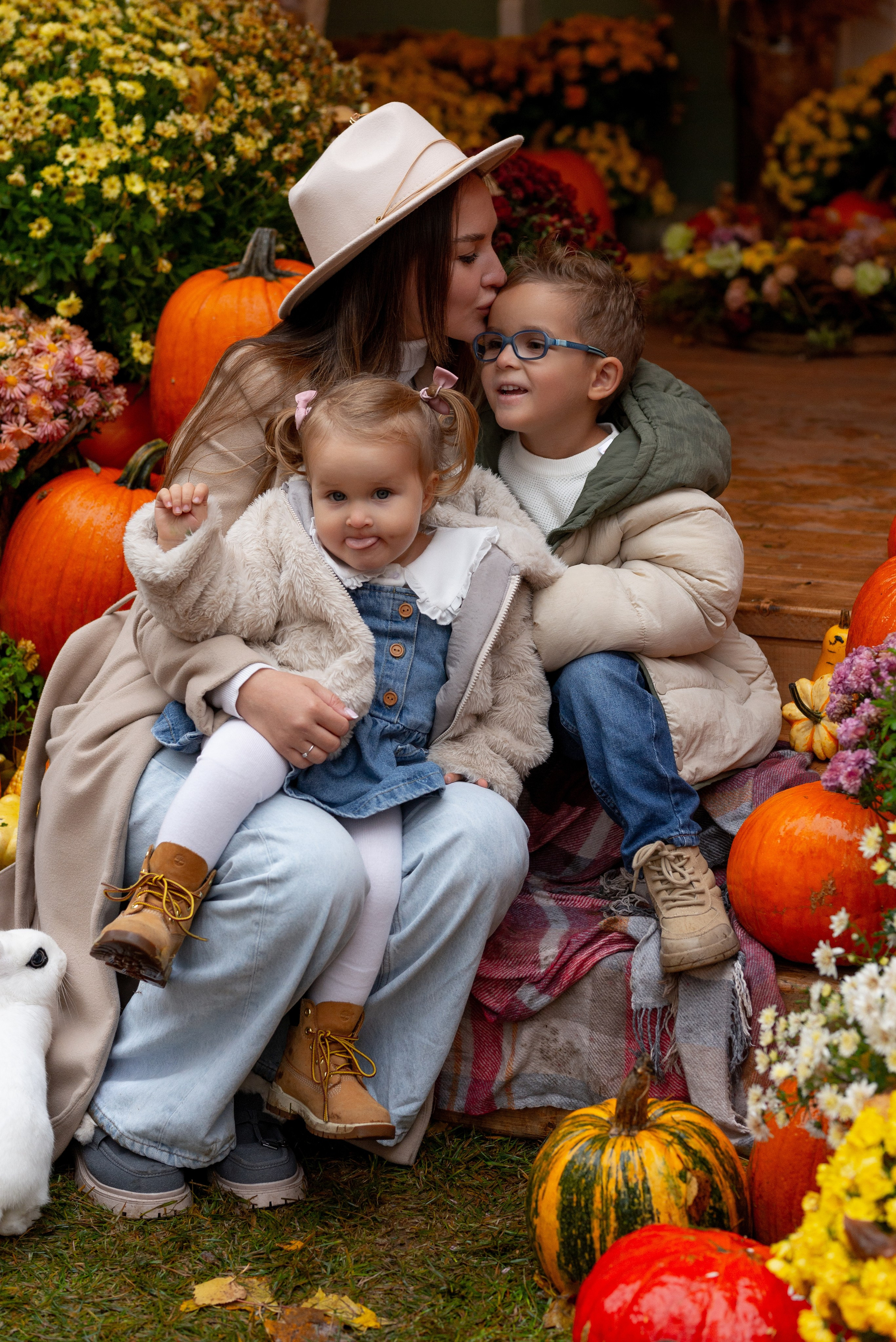 Семейная съёмка осенний домик. Портретный фотограф в г. Москва Солнцево Яковлева Анастасия