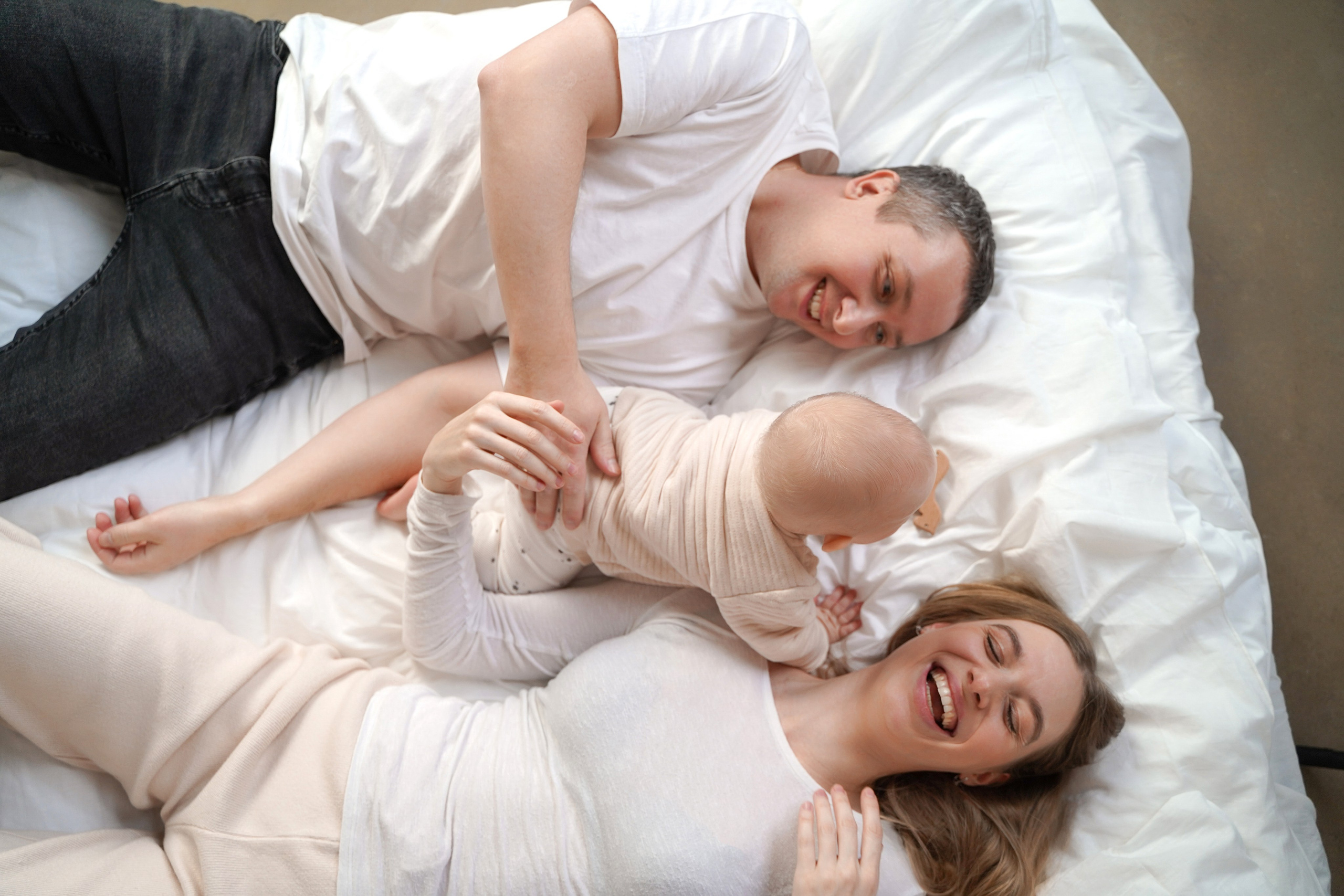 Семейная фотосессия в студии. Фотограф Надежда Жемкова. Фотосъёмка, ретушь, фотомонтаж для вас и вашего бизнеса