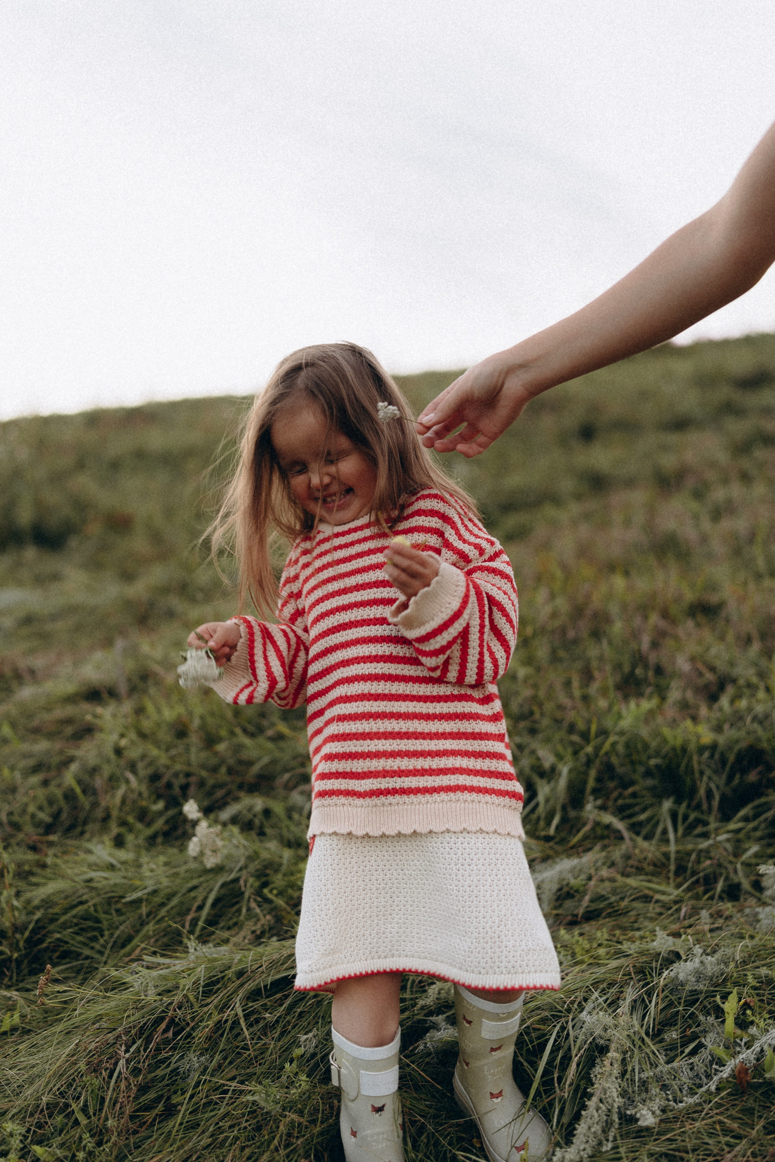 Мама с дочкой. Локация: холмы на закате. Семейный и домашний фотограф в Уфе Ирина Гарасюта