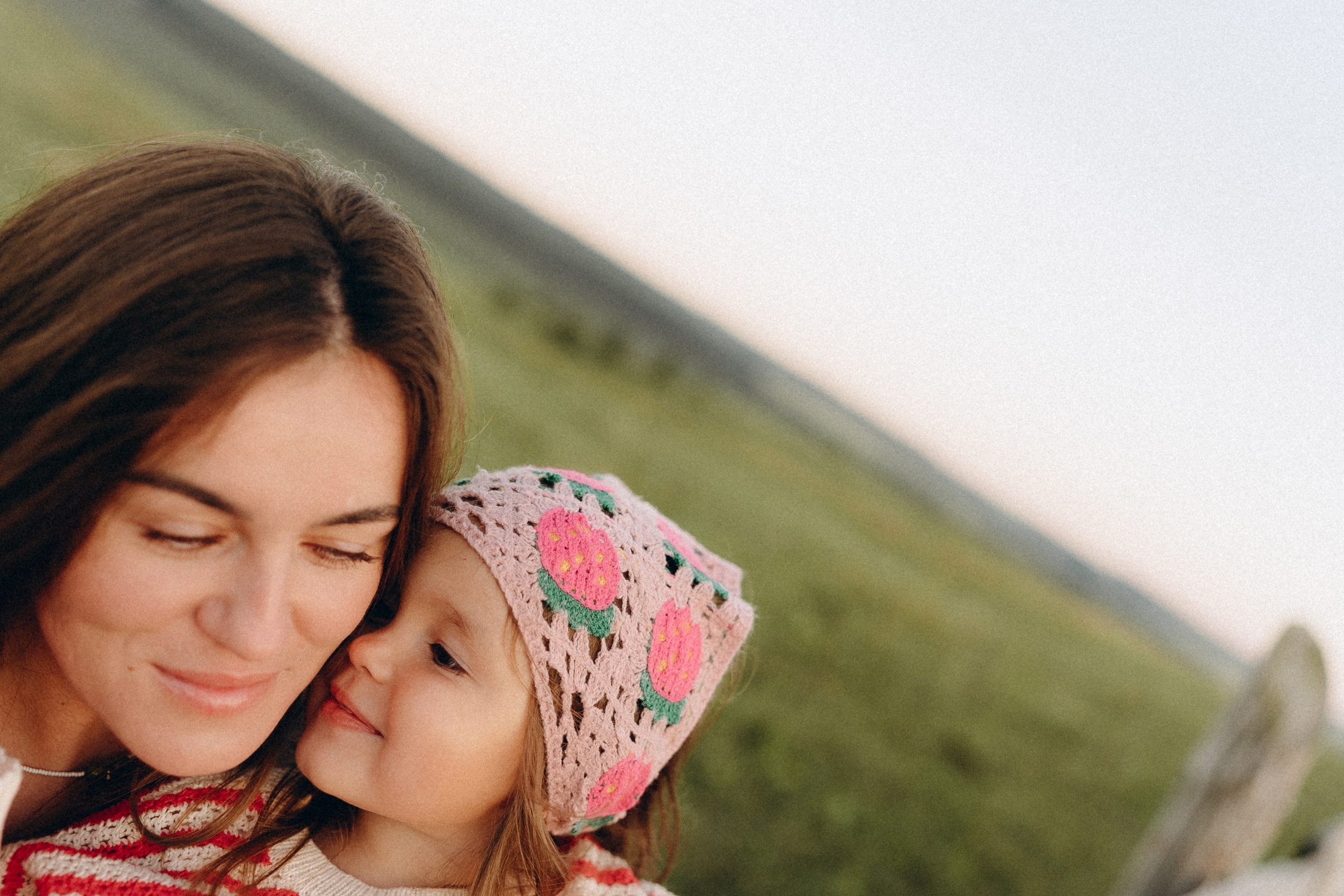 Мама с дочкой. Локация: холмы на закате. Семейный и домашний фотограф в Уфе Ирина Гарасюта