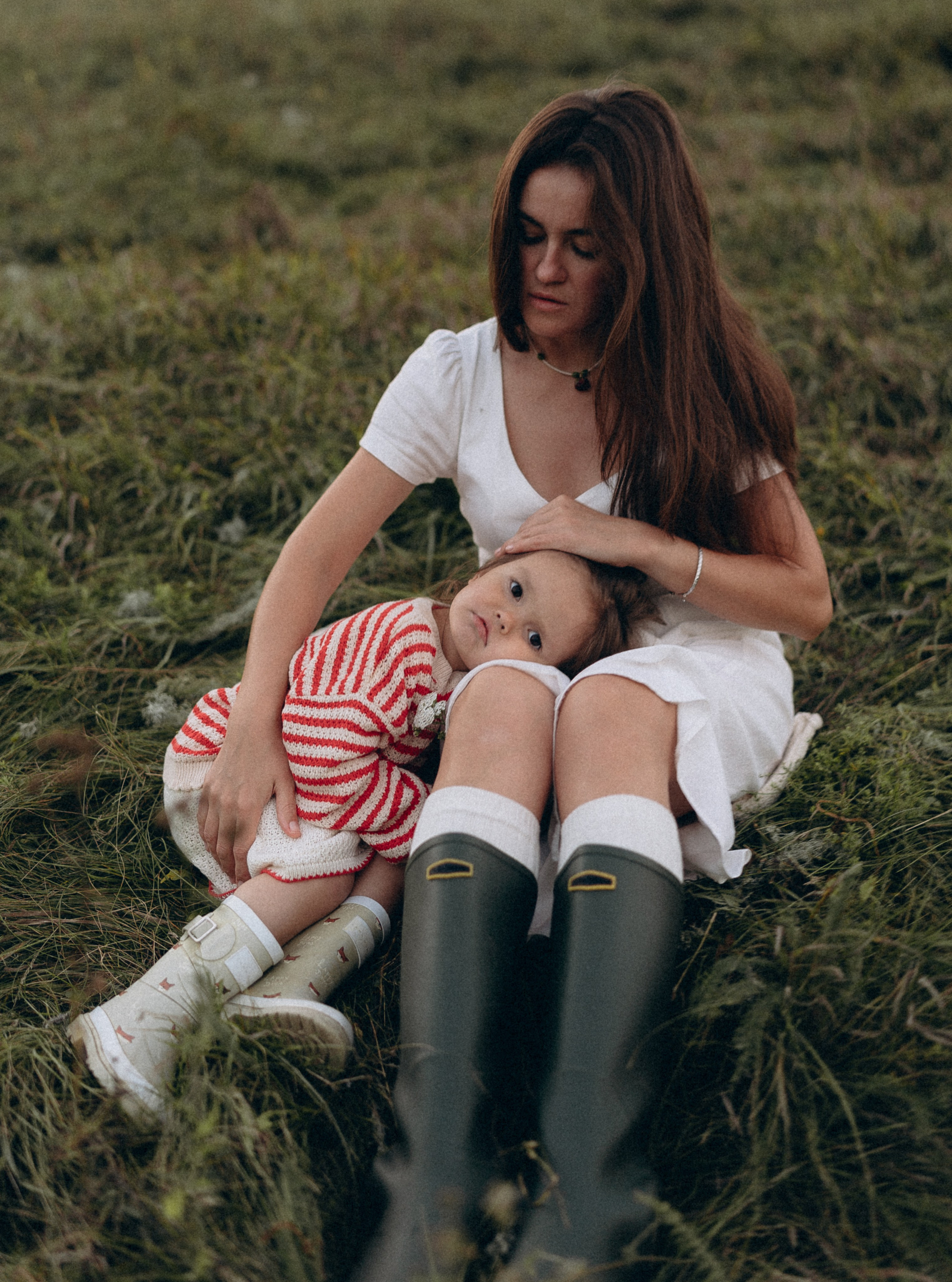 Мама с дочкой. Локация: холмы на закате. Семейный и домашний фотограф в Уфе Ирина Гарасюта