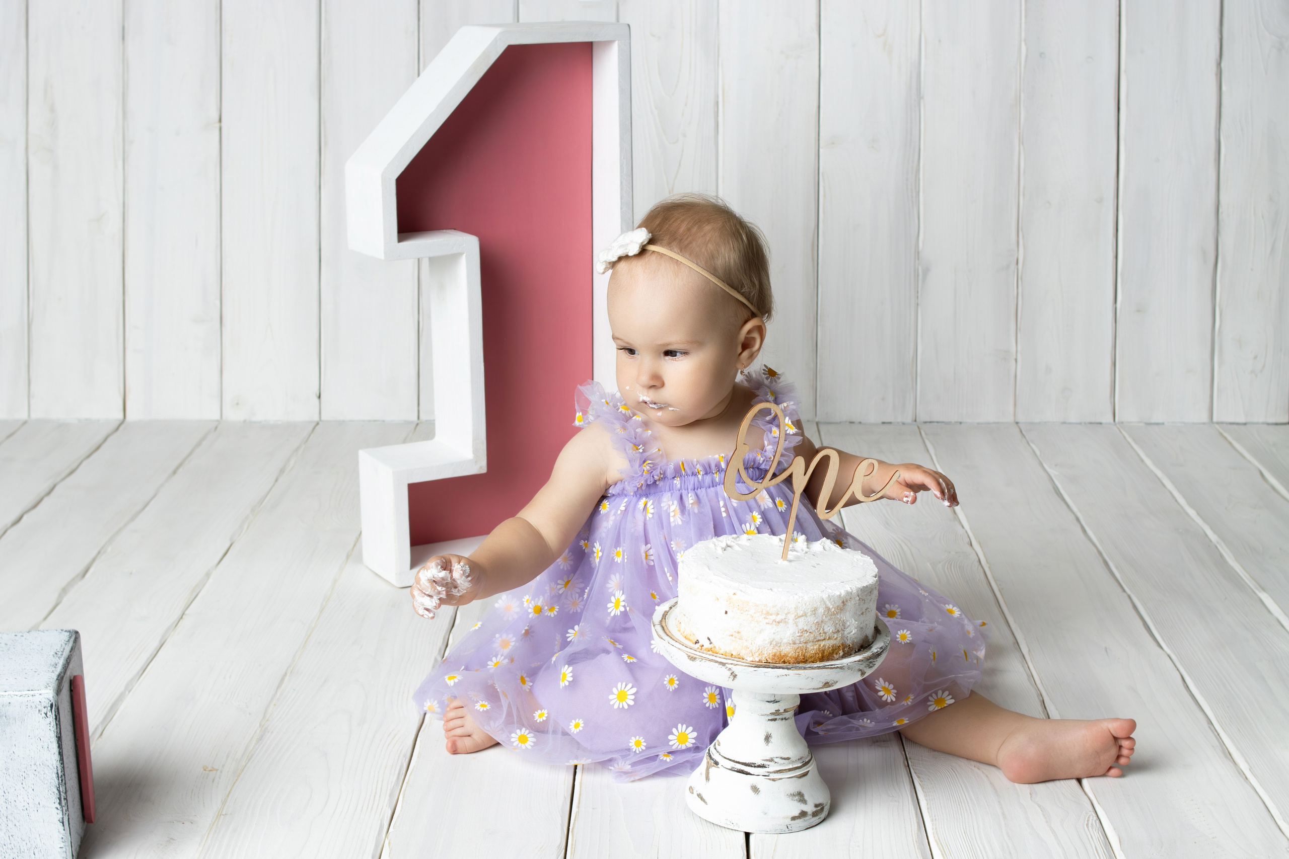 Фотосессия малыша до года, фотосессия на годик, фотосессия с тортом, фотосессия малыша с тортом, фотосессия в стиле минимализм, фотосессия малыша с бенто тортом, фотосессия с бенто тортом, бенто торт, фотосессия малыша до года Омск, годик, фотосессия в студии, фотосессия в студии Омск