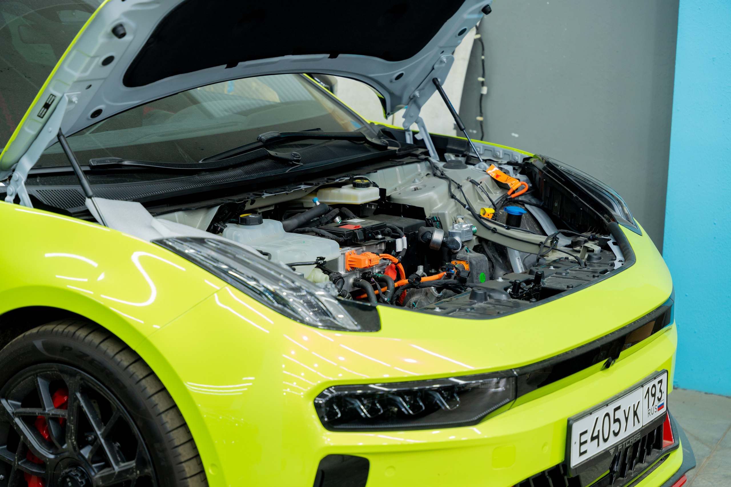 Интерьерная фотосъемка автосалона Elrus в Краснодаре. Zeekr, LiXiang Профессиональная фотосъемка интерьера премиум-автосалона в Краснодаре. Шедевры для Вас! Фотограф и Видеограф в Краснодаре Пахиев Руслан