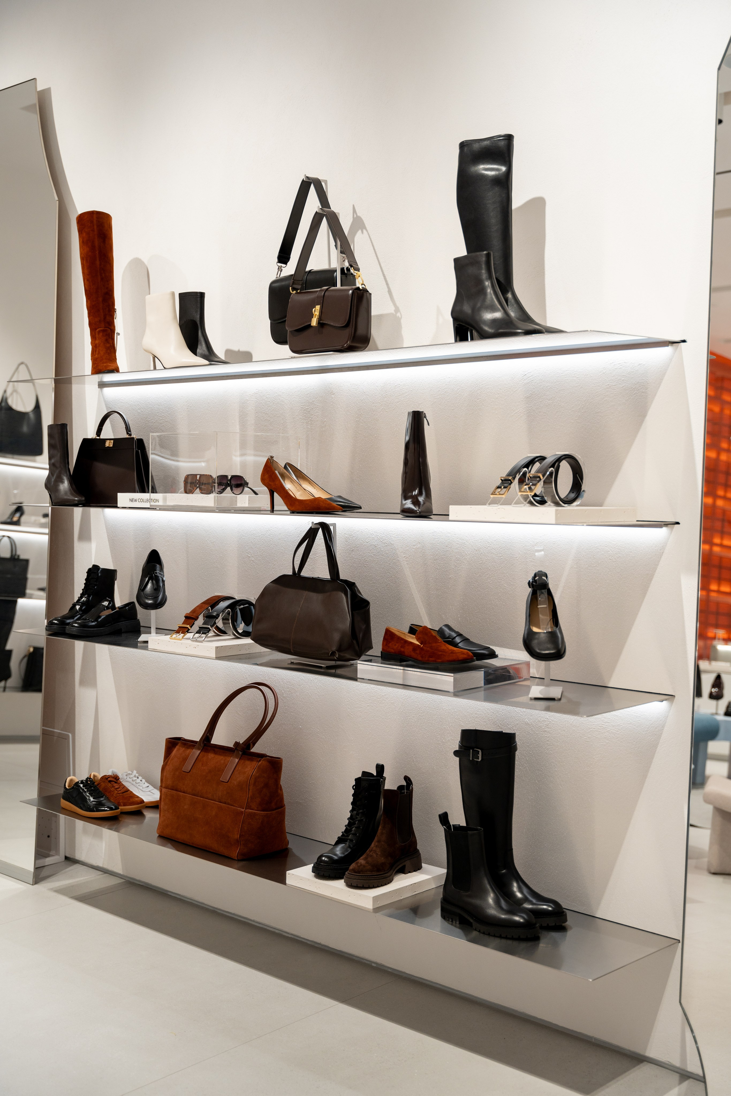 Интерьерная фотосъемка магазина Ekonika в Краснодаре — обувной бренд Профессиональная фотосъемка Ekonika — фирменный магазин в Краснодаре. Шедевры для Вас! Фотограф и Видеограф в Краснодаре Пахиев Руслан