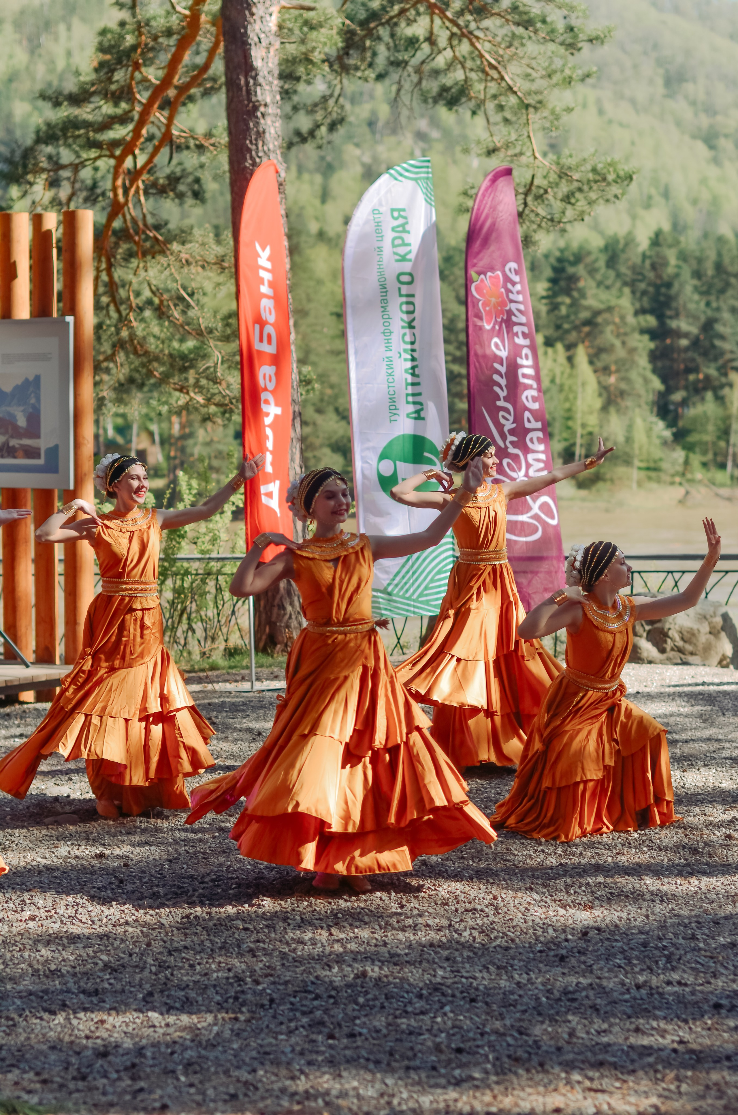 Фестиваль «Цветение Маральника на Алтае 2025». Фоторепортаж. Денисова Аля — фотограф для парных съемок и индивидуальных историй в Барнауле