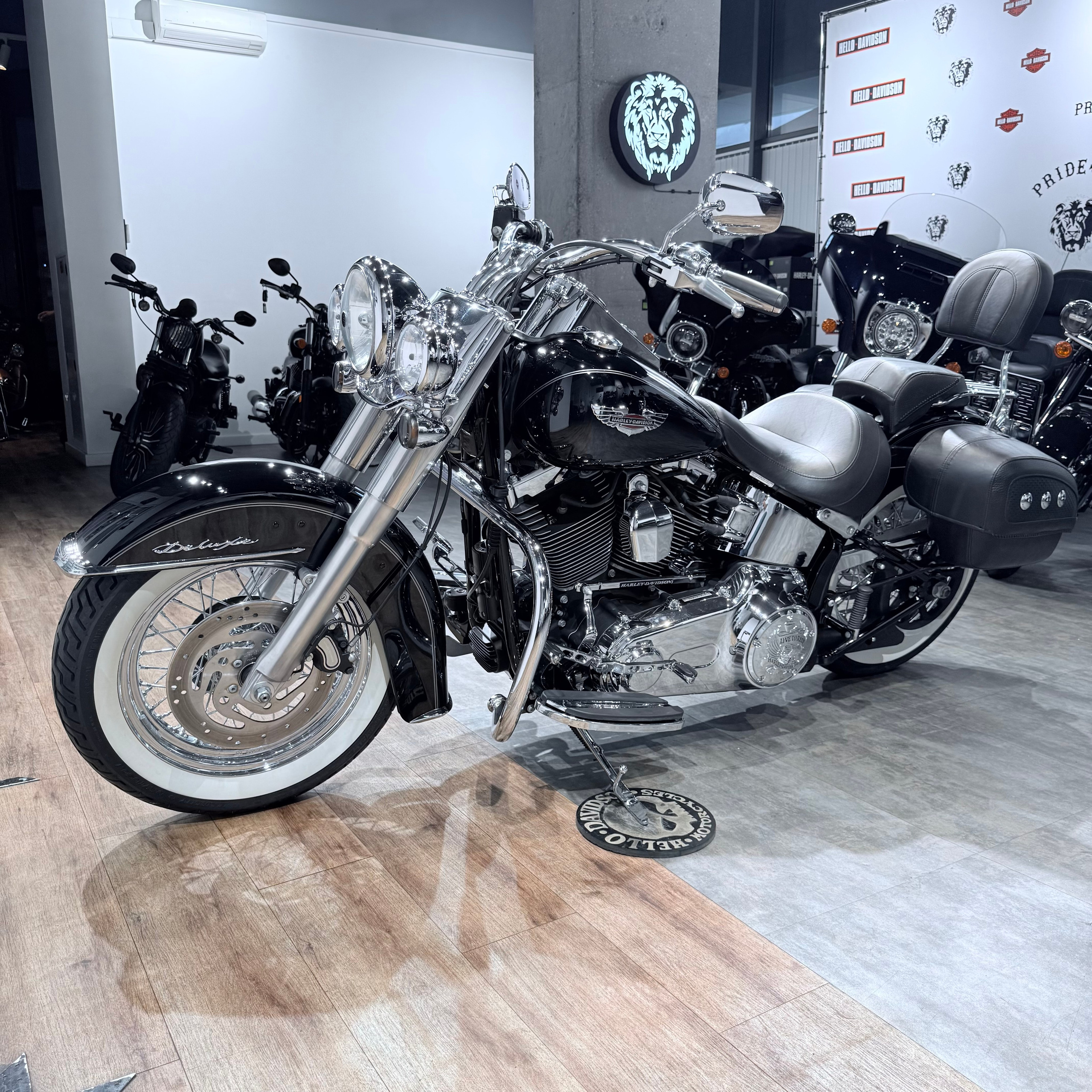 2011 Softail Deluхе АВS Vivd Black. Hello Davidson, Москва. Только хорошие мотоциклы…